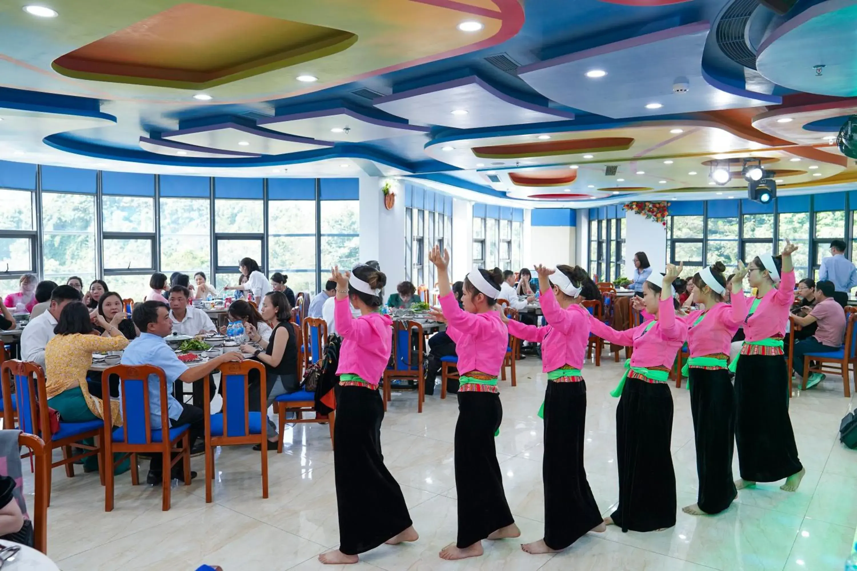 Restaurant/places to eat in MEDDOM Park Restaurant/places to eat in MEDDOM Park