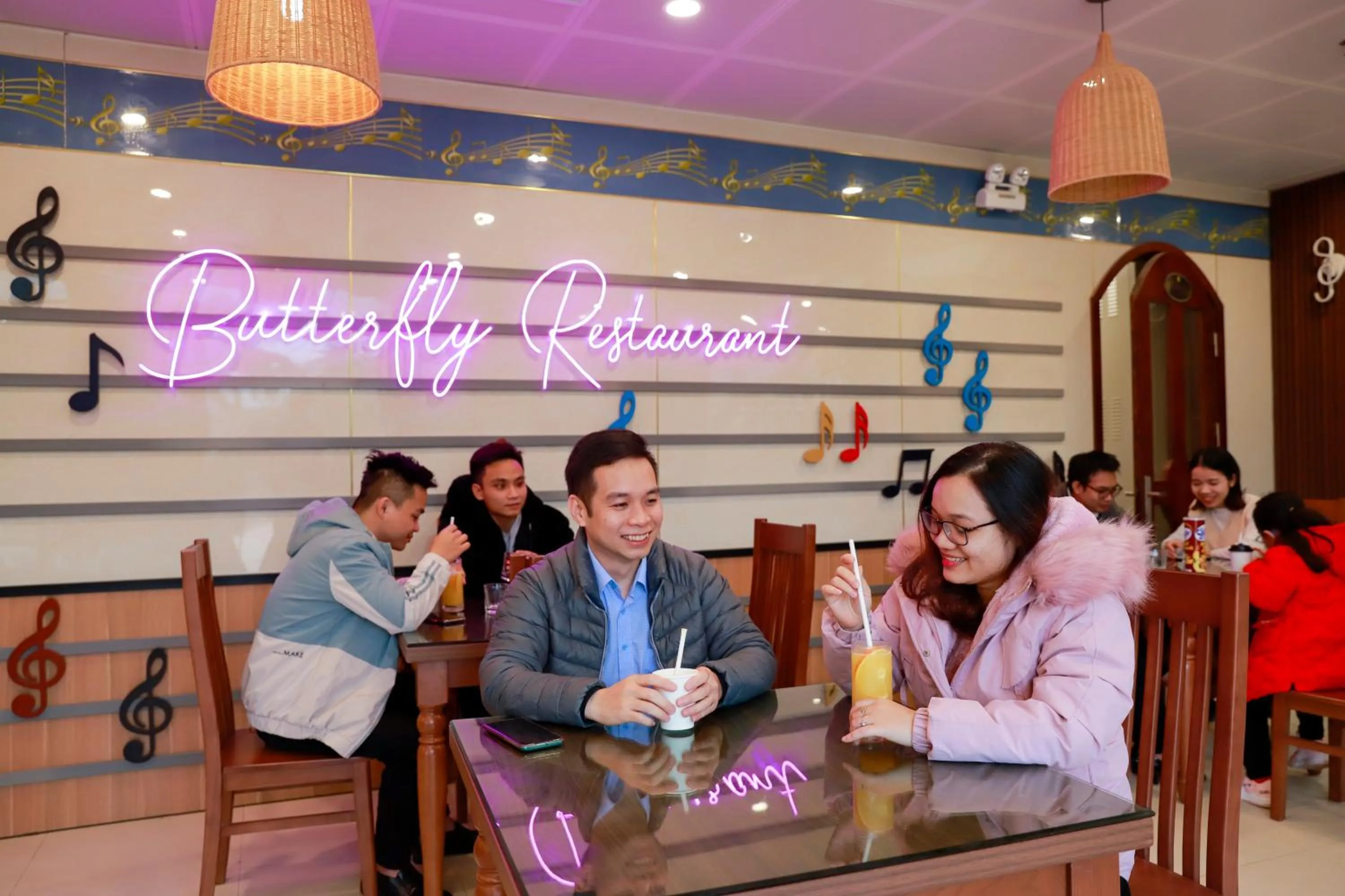 Restaurant/places to eat in MEDDOM Park