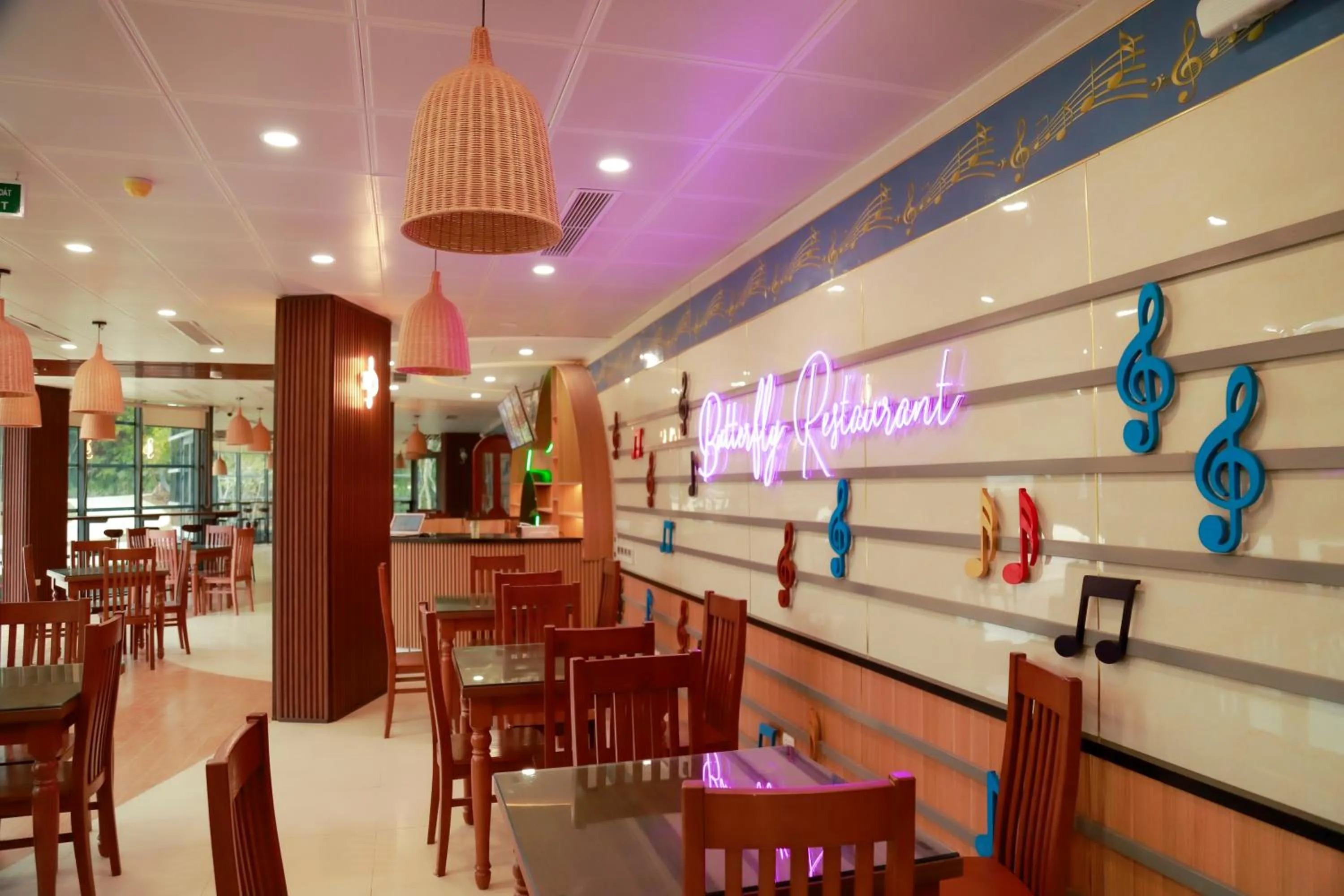 Restaurant/places to eat in MEDDOM Park