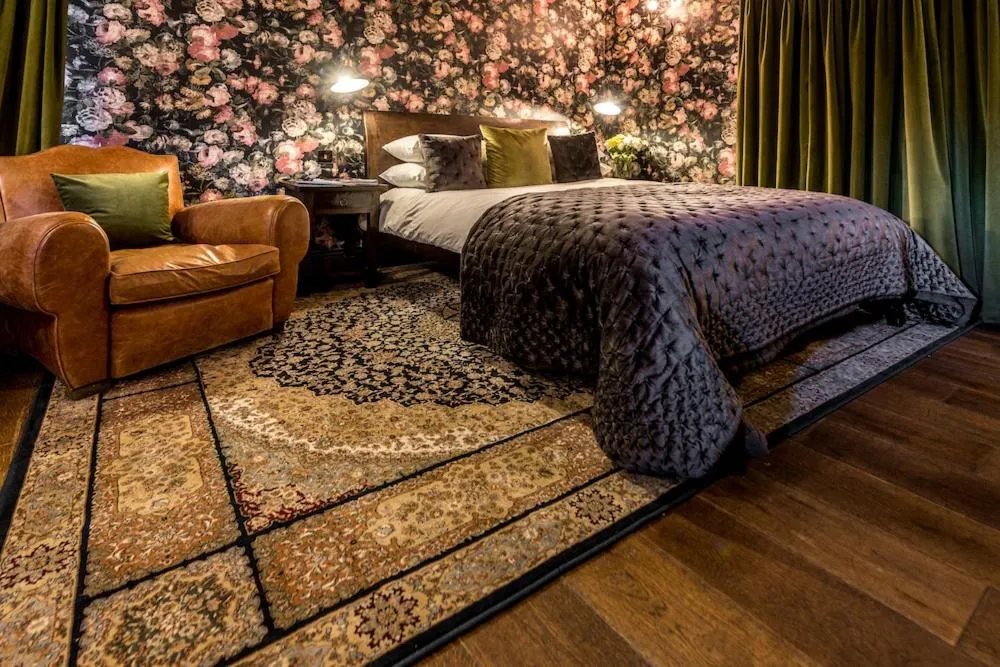 Bed in The Queen's Arms