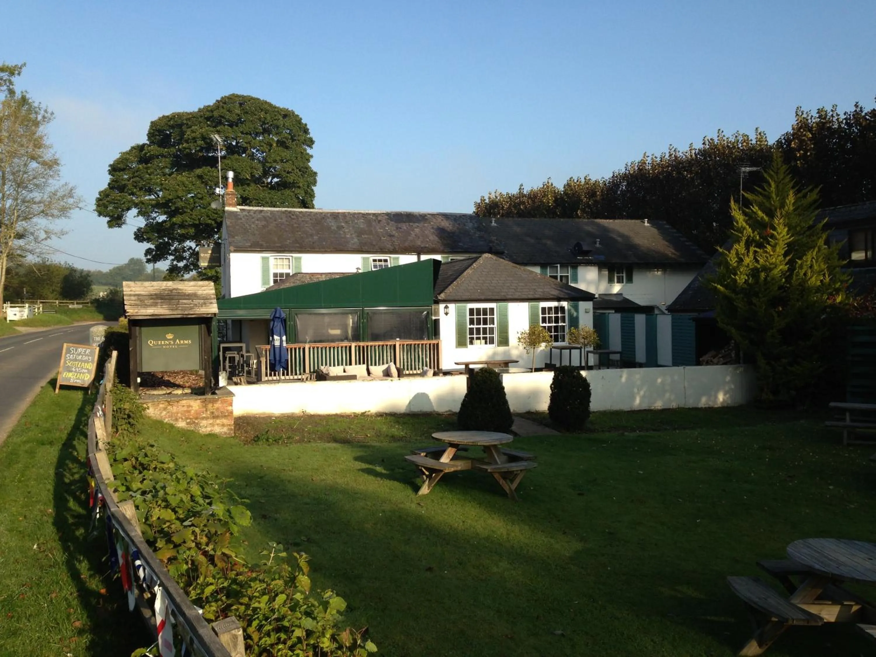 Garden in The Queen's Arms