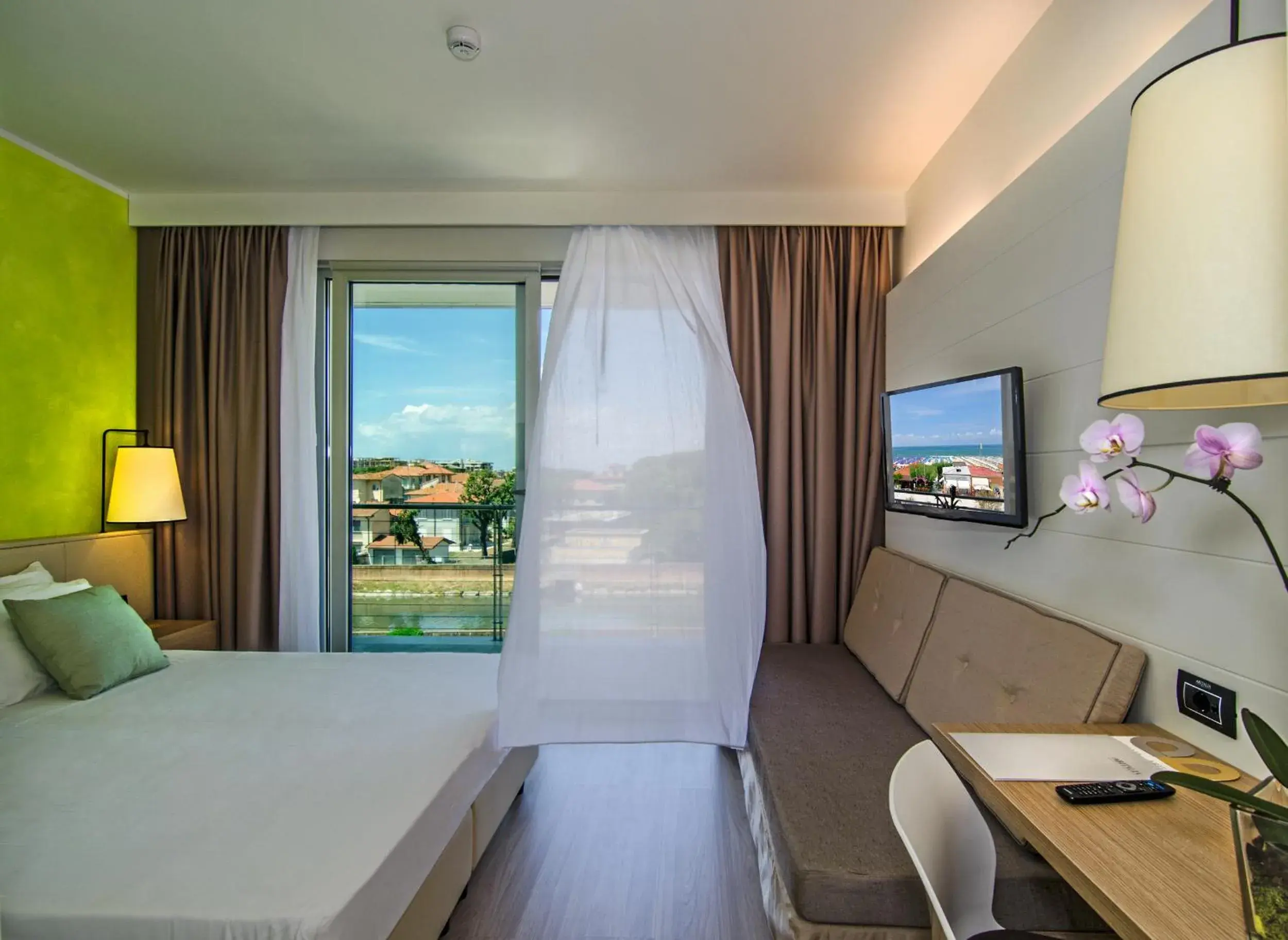 View (from property/room), Bed in Hotel Viareggio View (from property/room), Bed in Hotel Viareggio