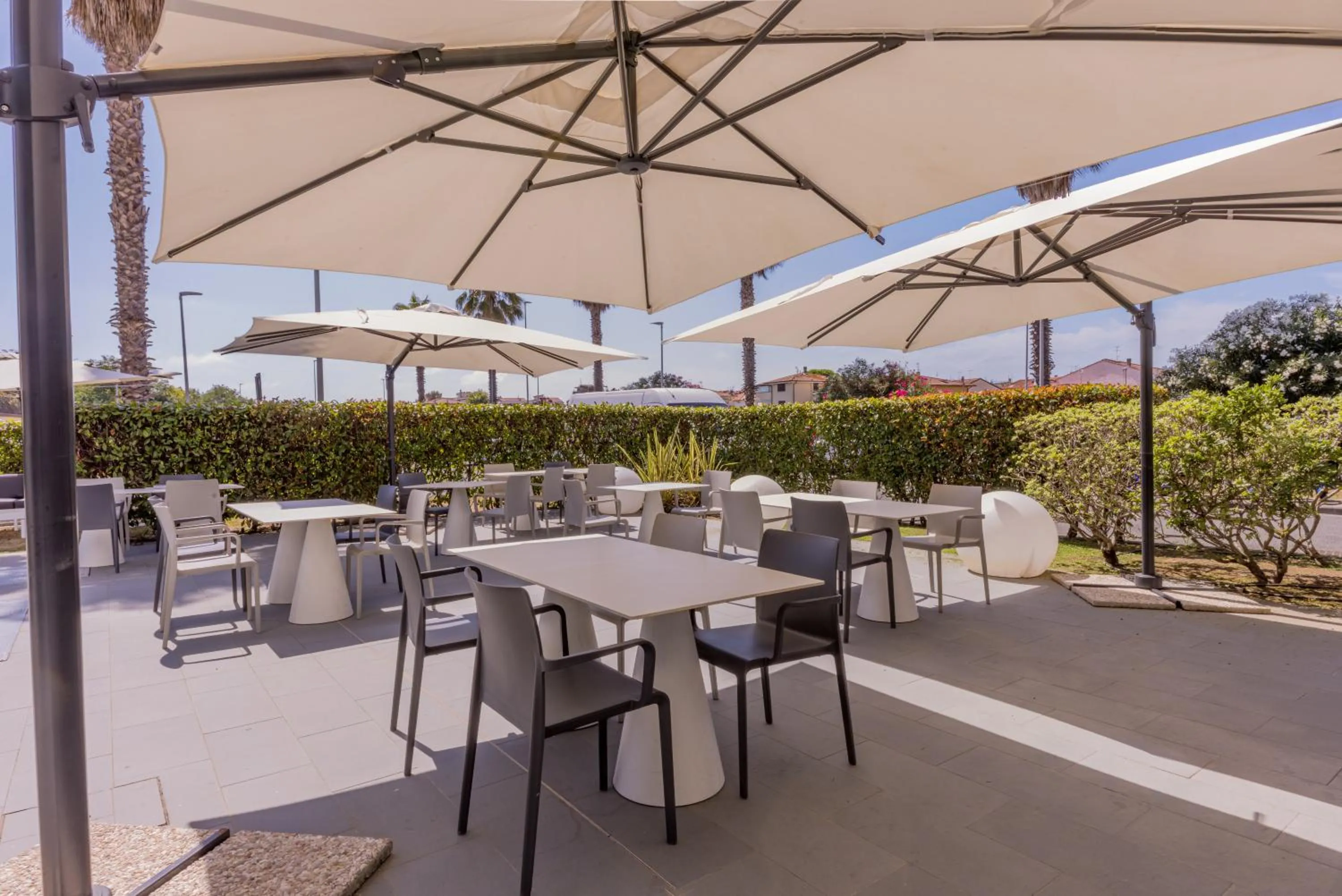 Restaurant/places to eat in Hotel Viareggio