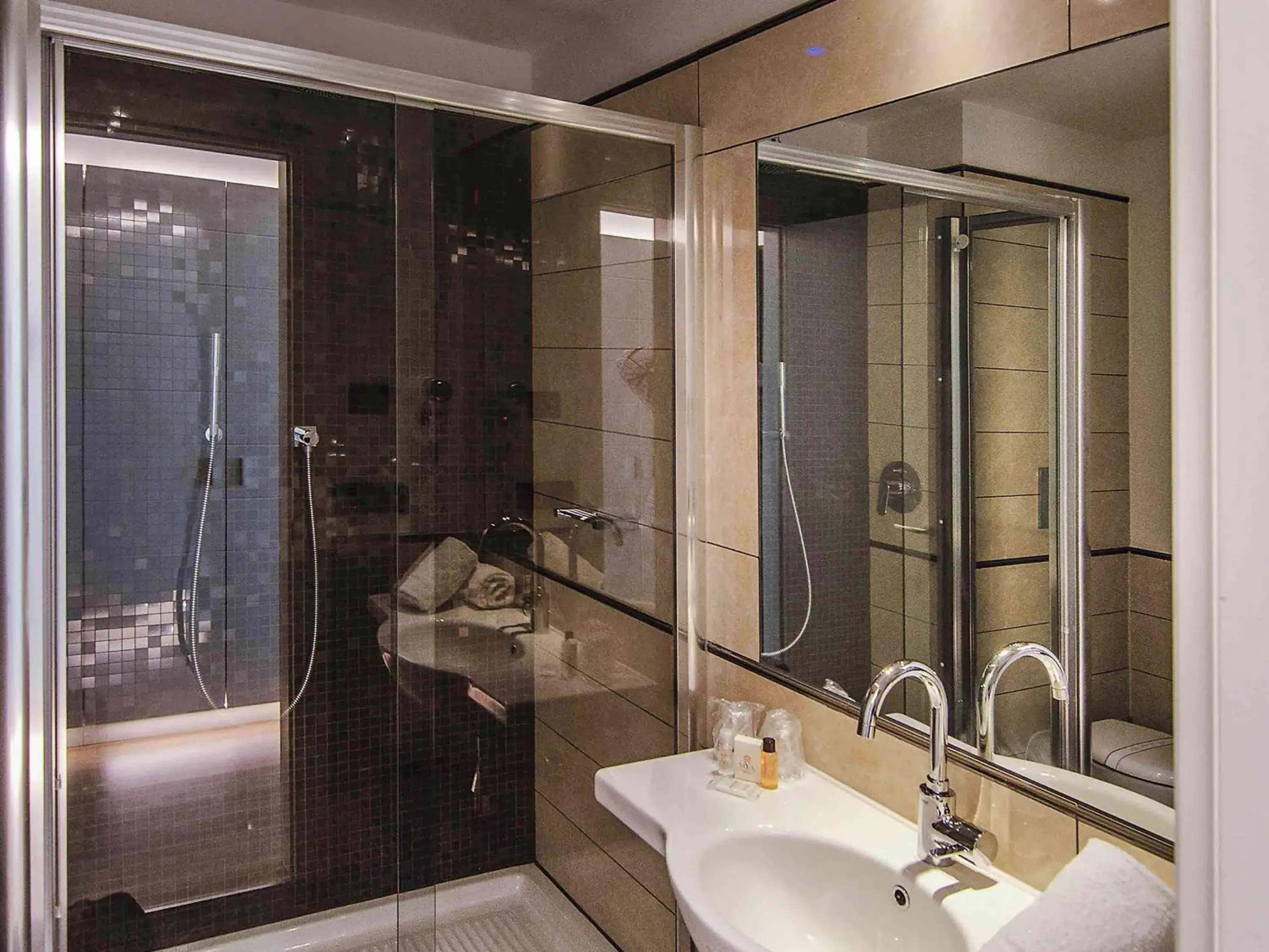 Photo of the whole room in Hotel Viareggio Photo of the whole room in Hotel Viareggio