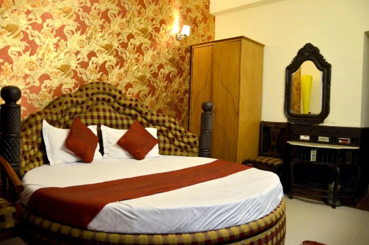 Bedroom, Bed in Hotel City Paradise