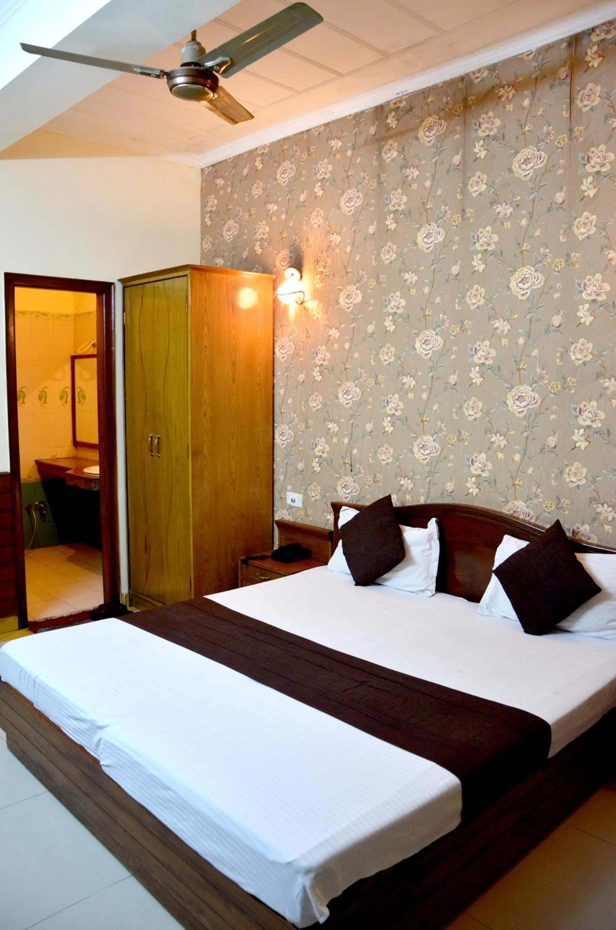 Bed in Hotel City Paradise
