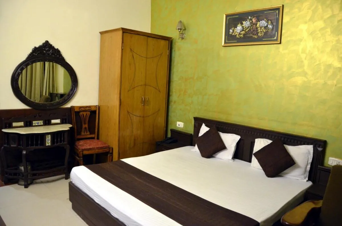 Bedroom, Bed in Hotel City Paradise
