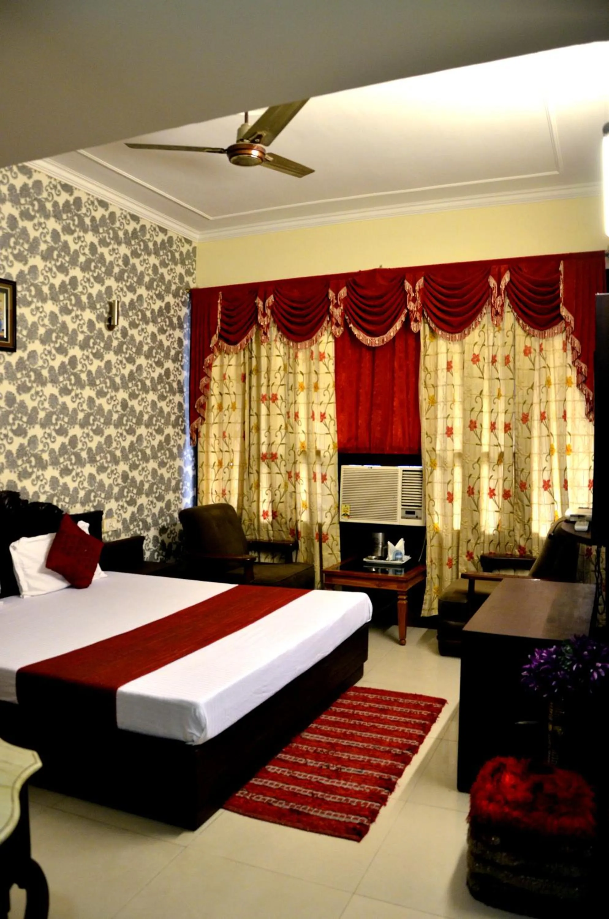 Photo of the whole room, Bed in Hotel City Paradise