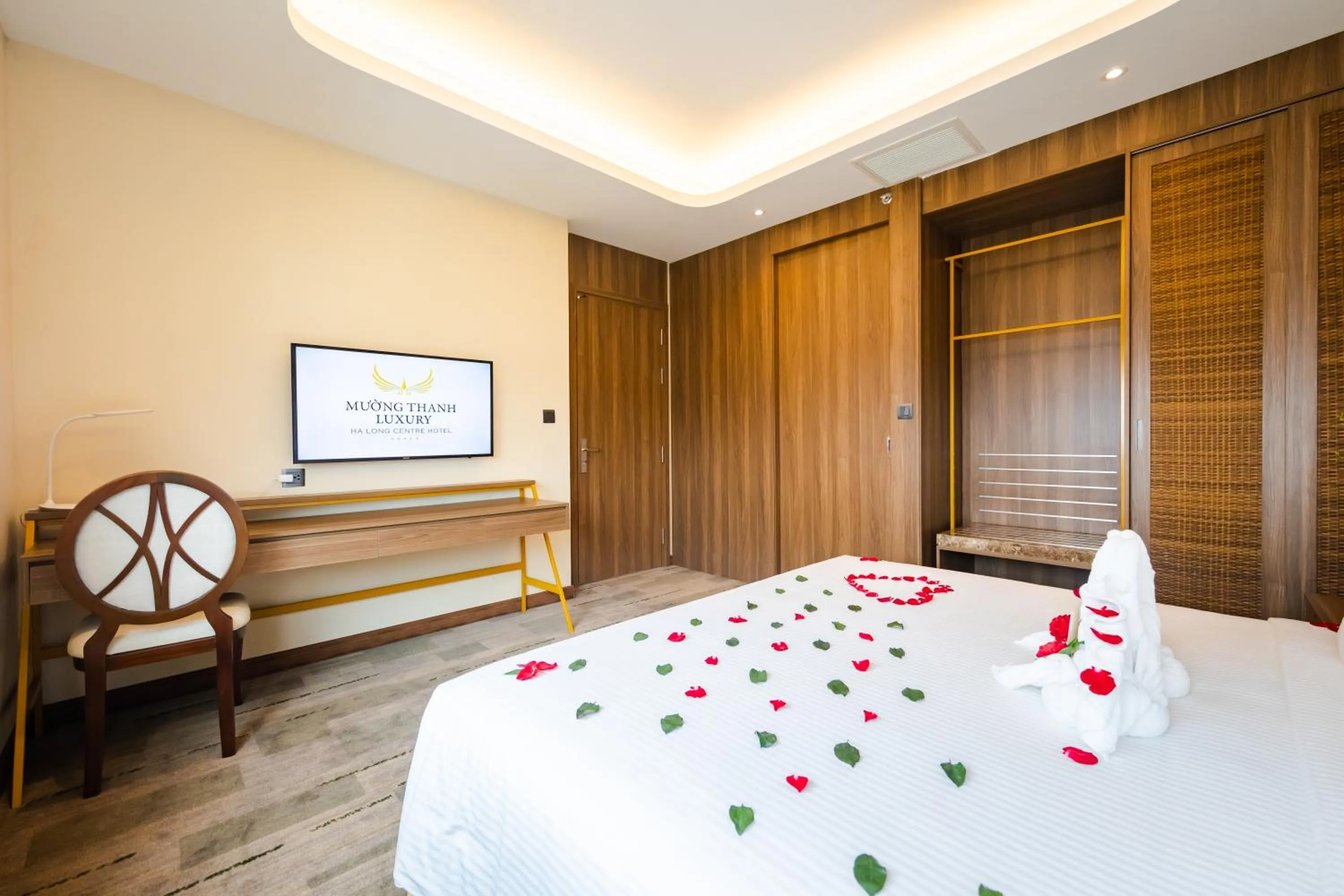 Bedroom in Muong Thanh Luxury Ha Long Centre II