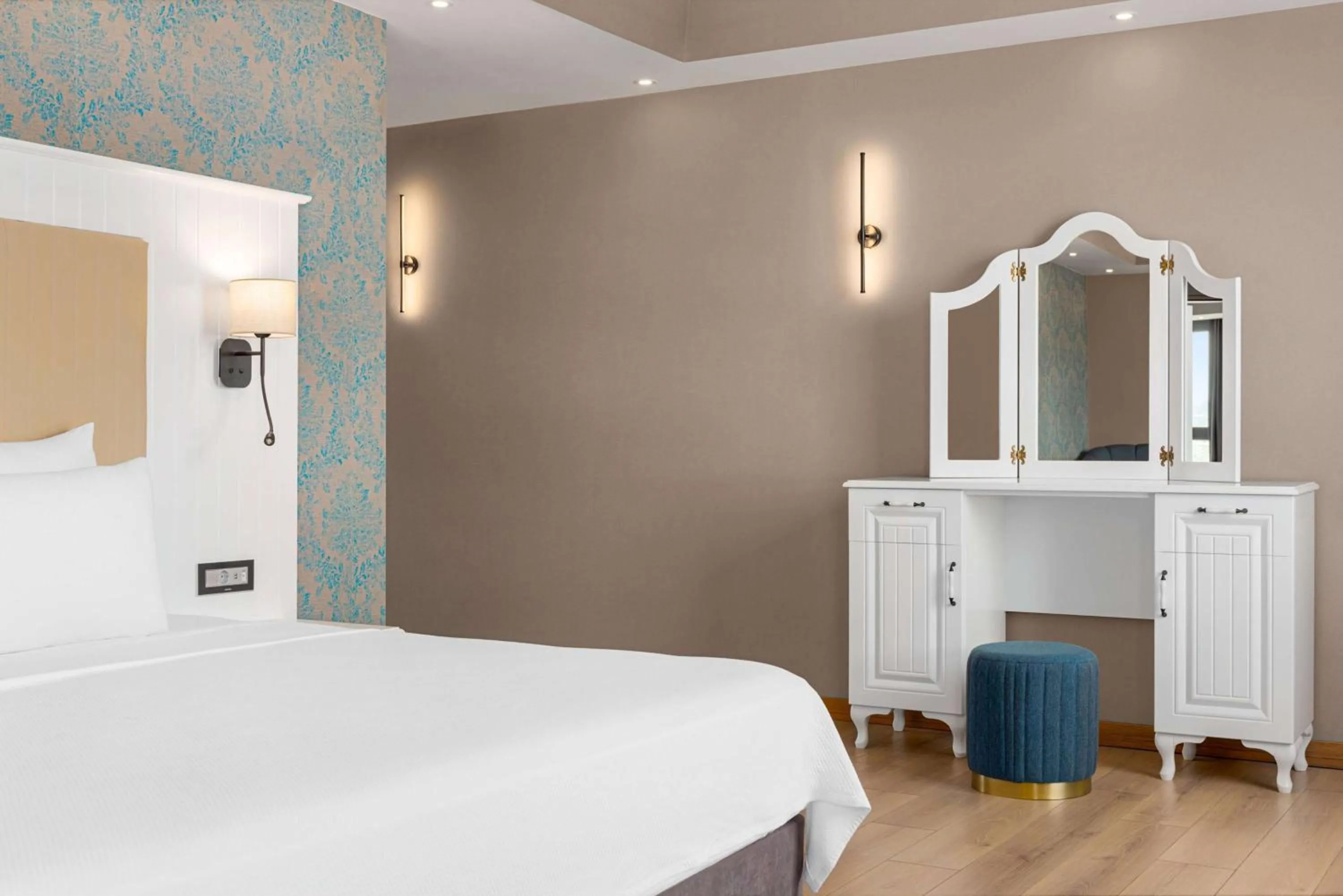 Photo of the whole room, Bed in Ramada Plaza by Wyndham Ordu