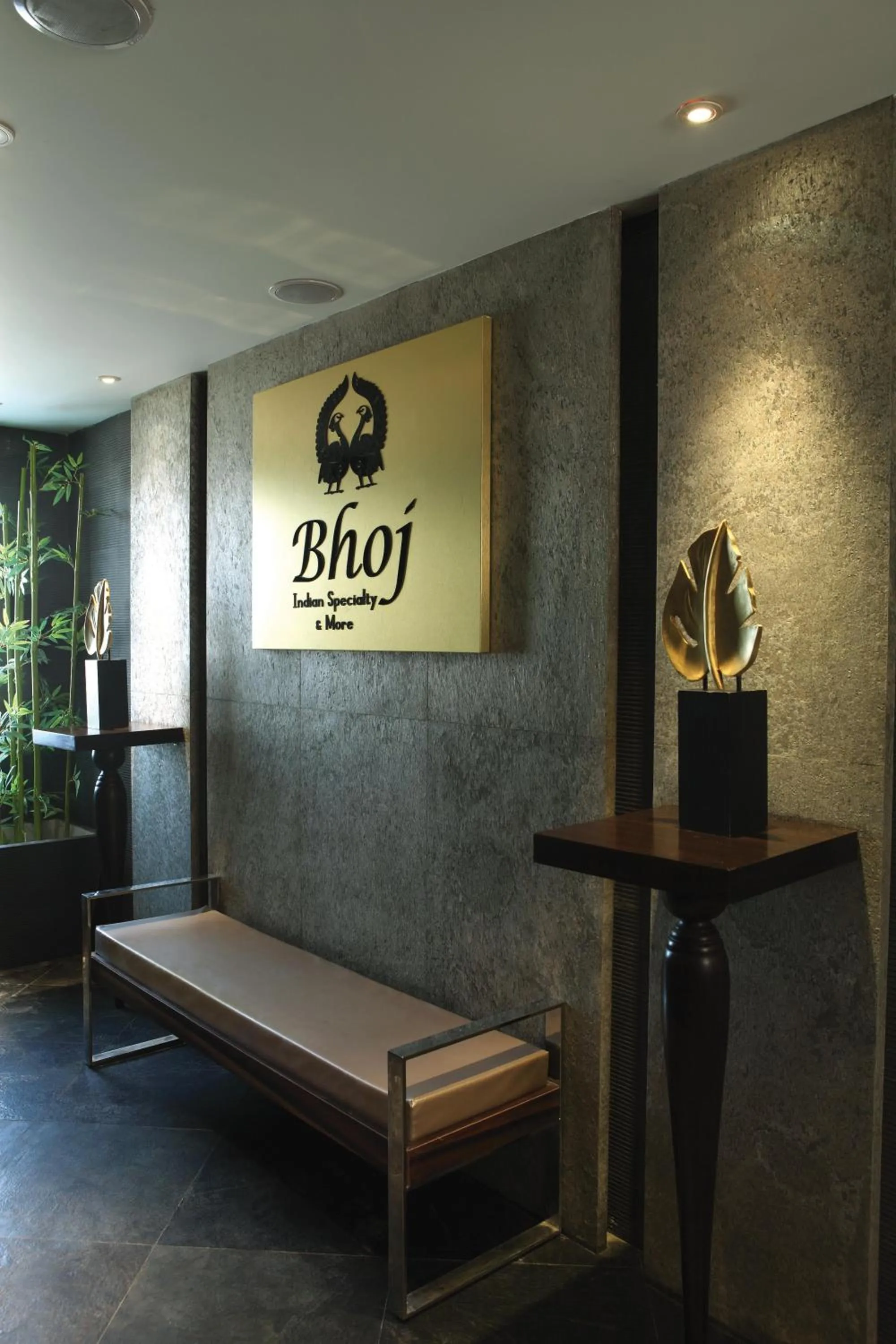 Restaurant/places to eat in Hotel Vrisa