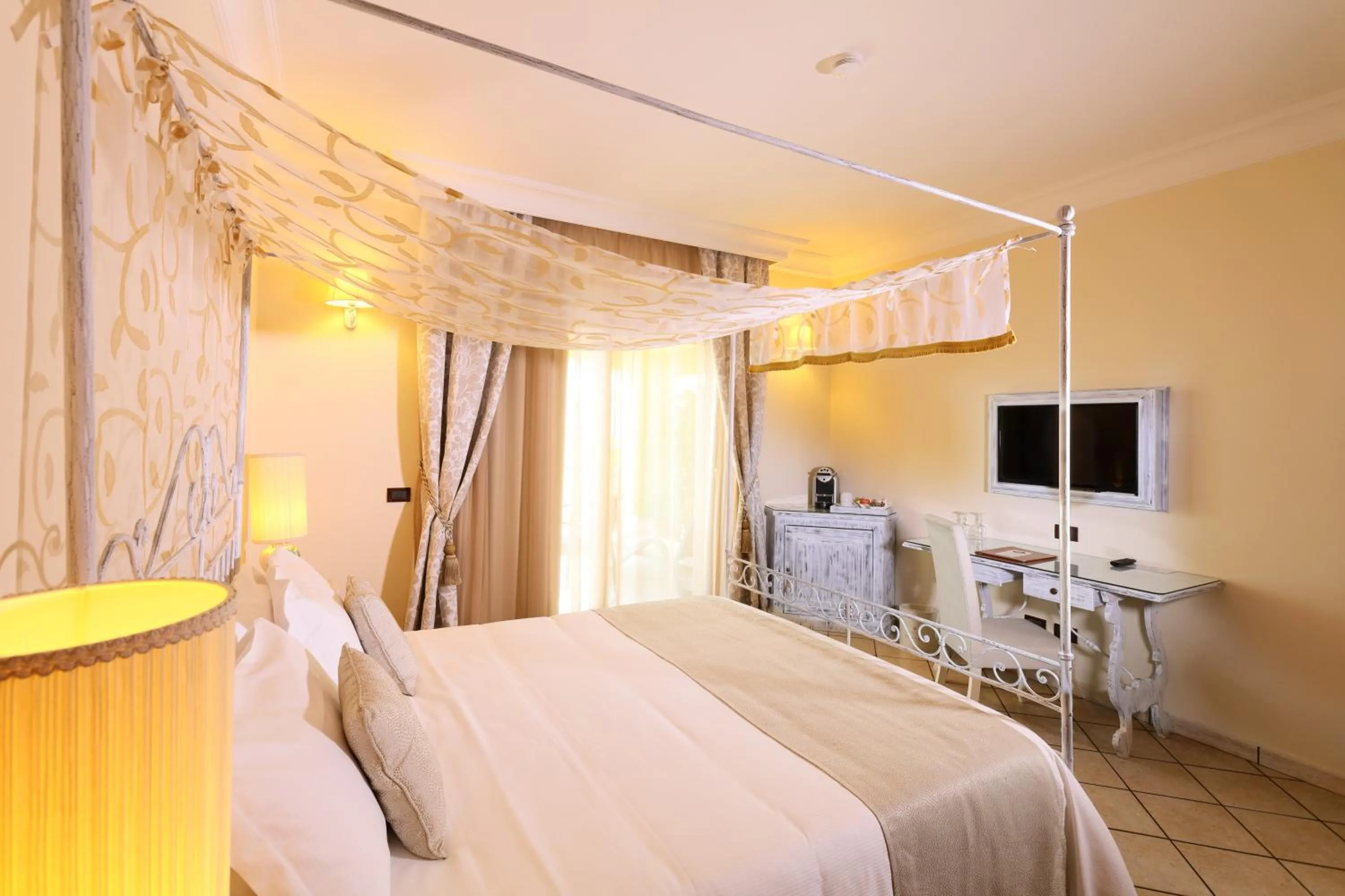 Photo of the whole room, Bed in Villa Angela