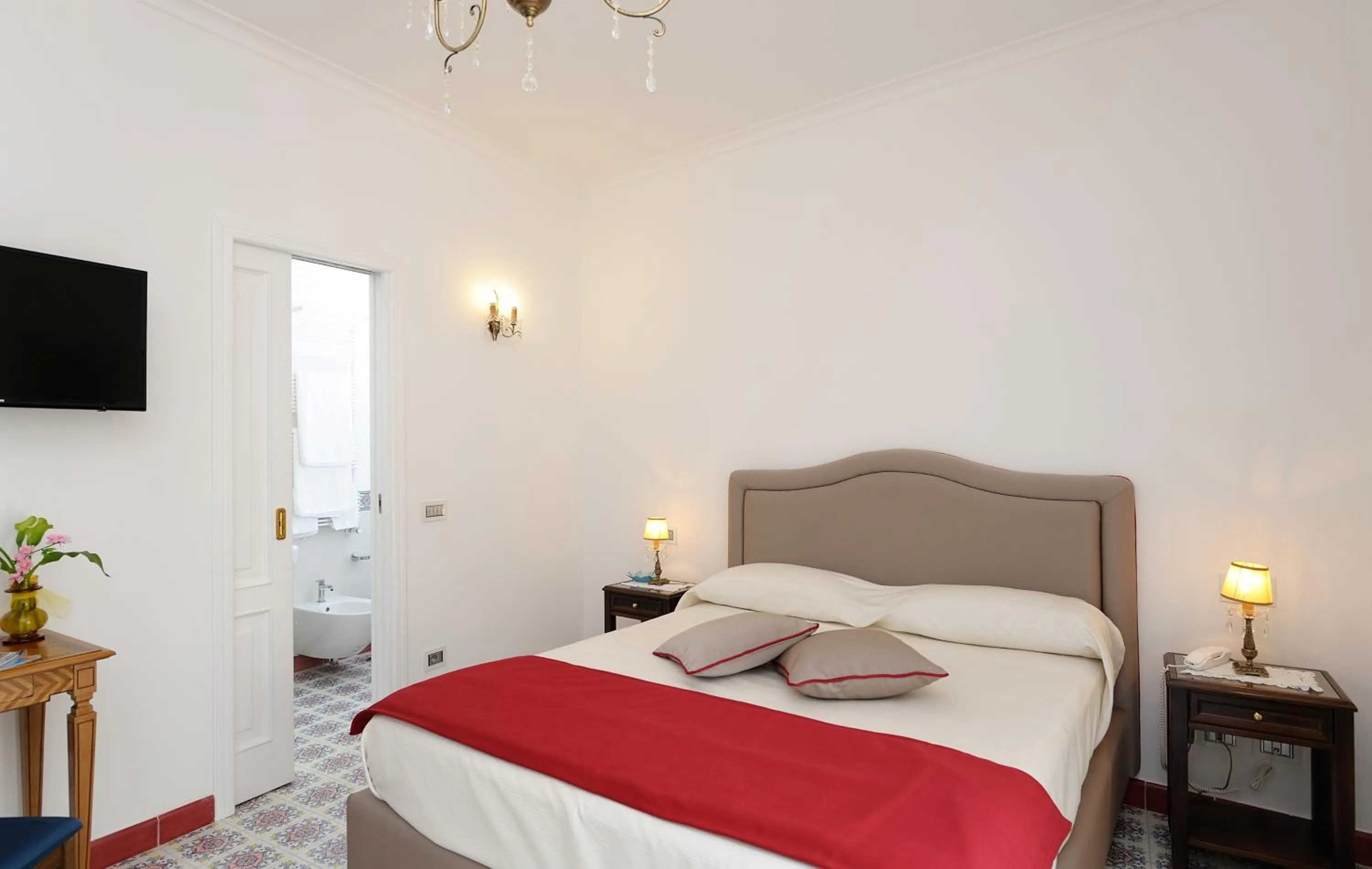 Photo of the whole room, Bed in Residenza Luce