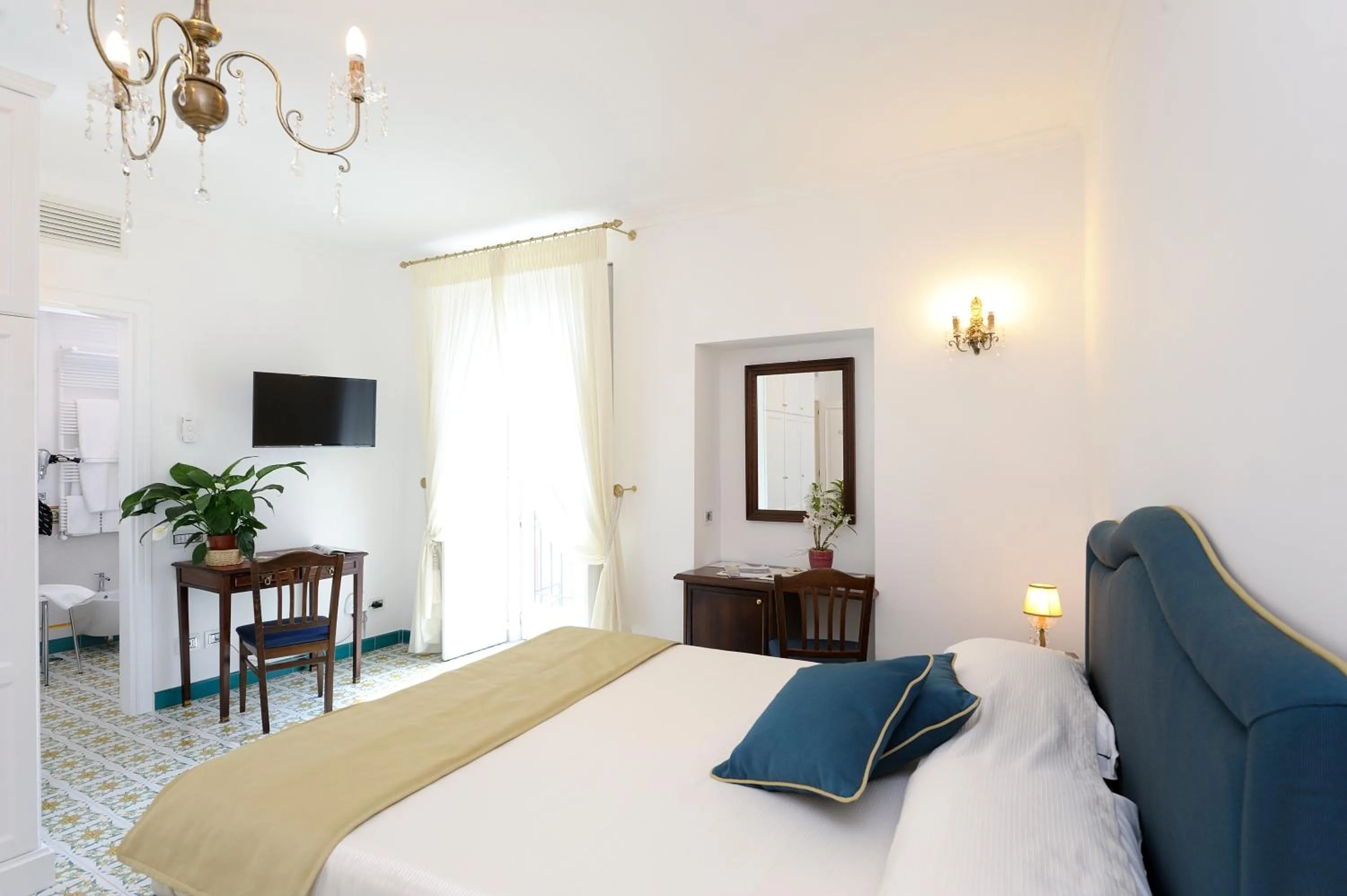 Photo of the whole room, Bed in Residenza Luce