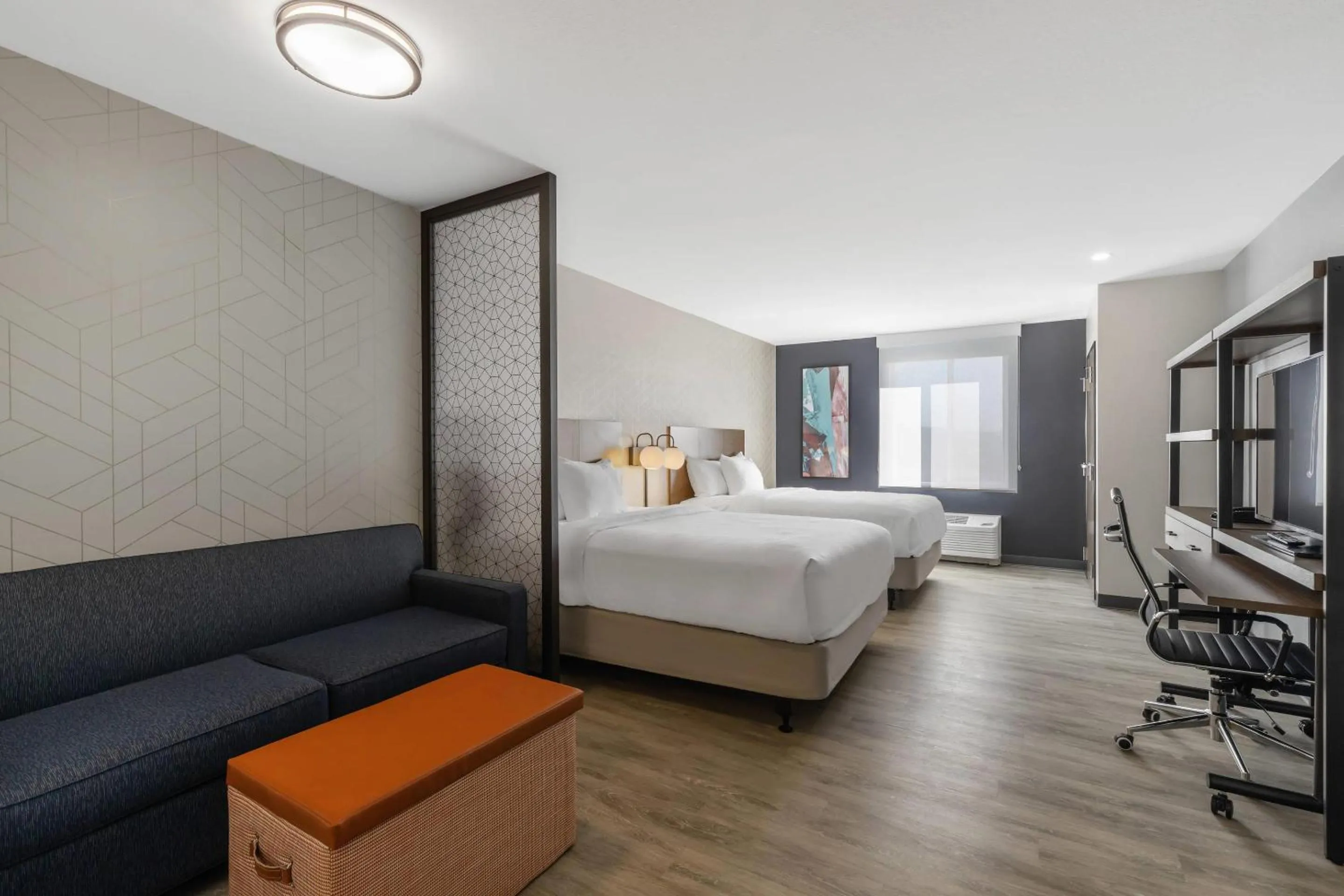 Bedroom, Bed in Everhome Suites Corona