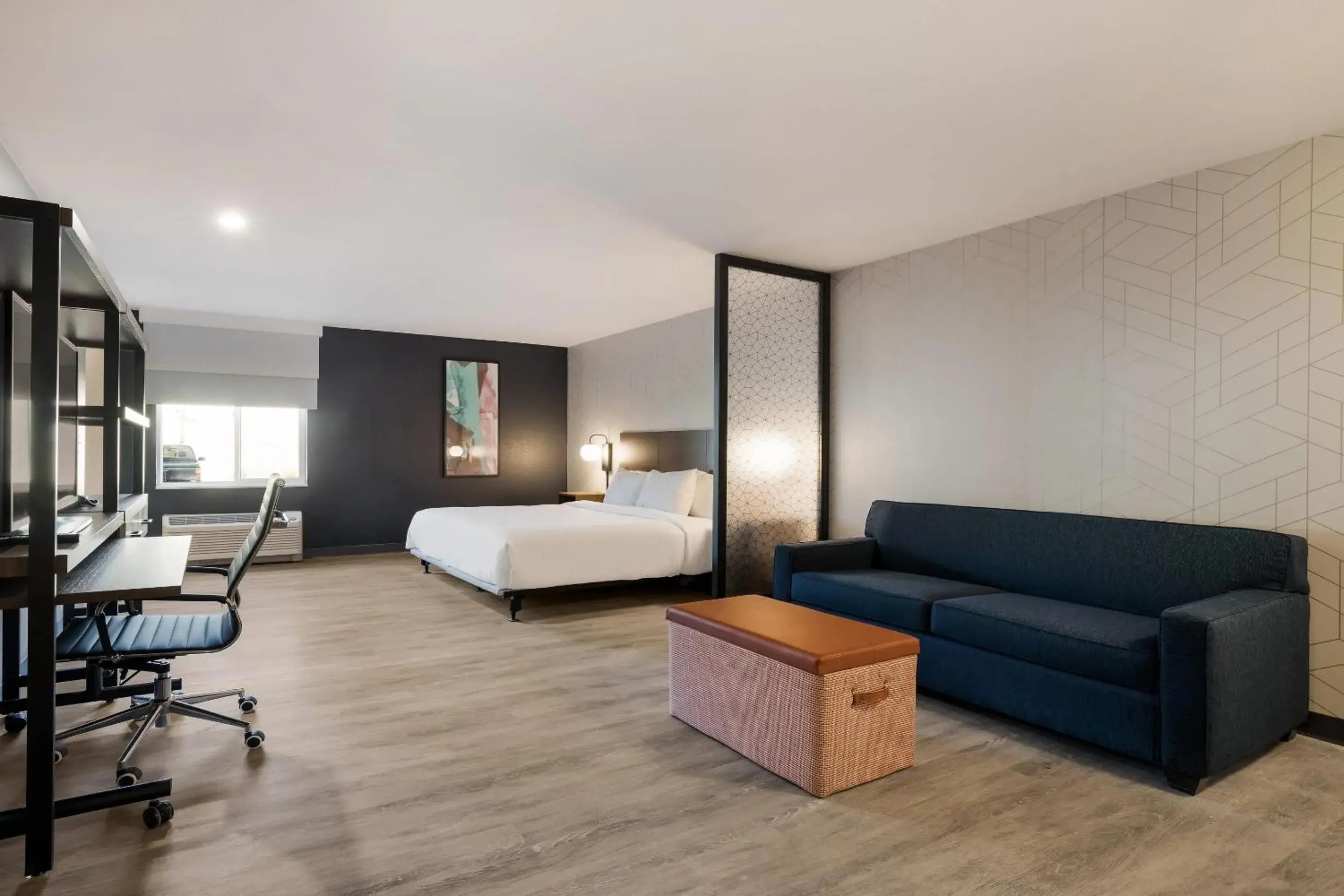 King Suite with Sofa - Disability Access/Non Smoking in Everhome Suites Corona King Suite with Sofa - Disability Access/Non Smoking in Everhome Suites Corona