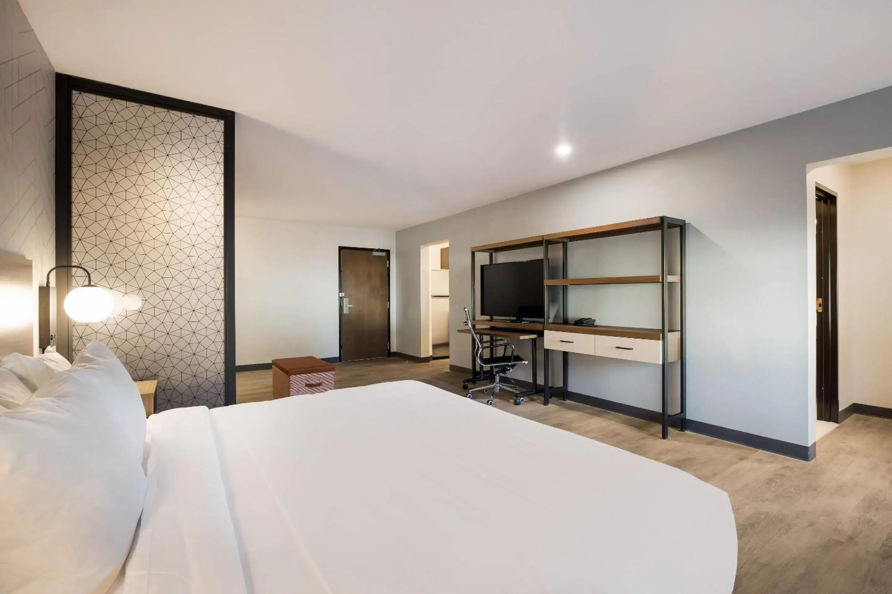 King Room with Roll-In Shower - Accessible/Non Smoking in Everhome Suites Corona King Room with Roll-In Shower - Accessible/Non Smoking in Everhome Suites Corona