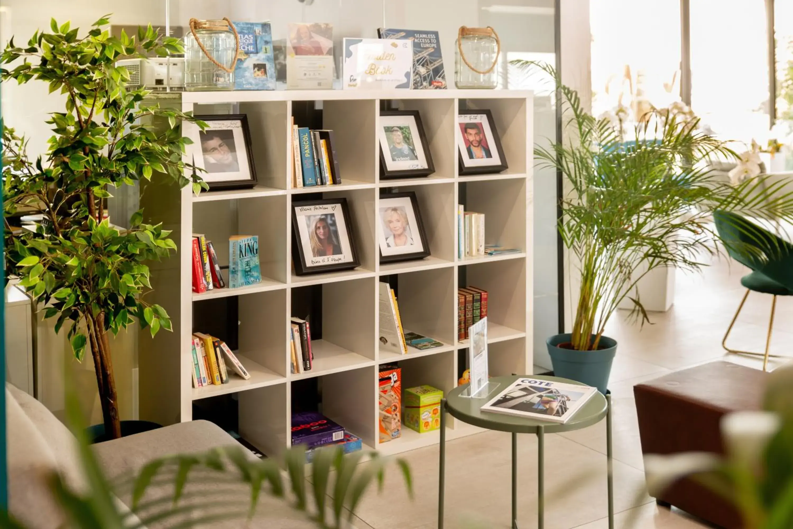 Lobby or reception in Golden Tulip Hotel & Rooftop Martigues Provence Lobby or reception in Golden Tulip Hotel & Rooftop Martigues Provence