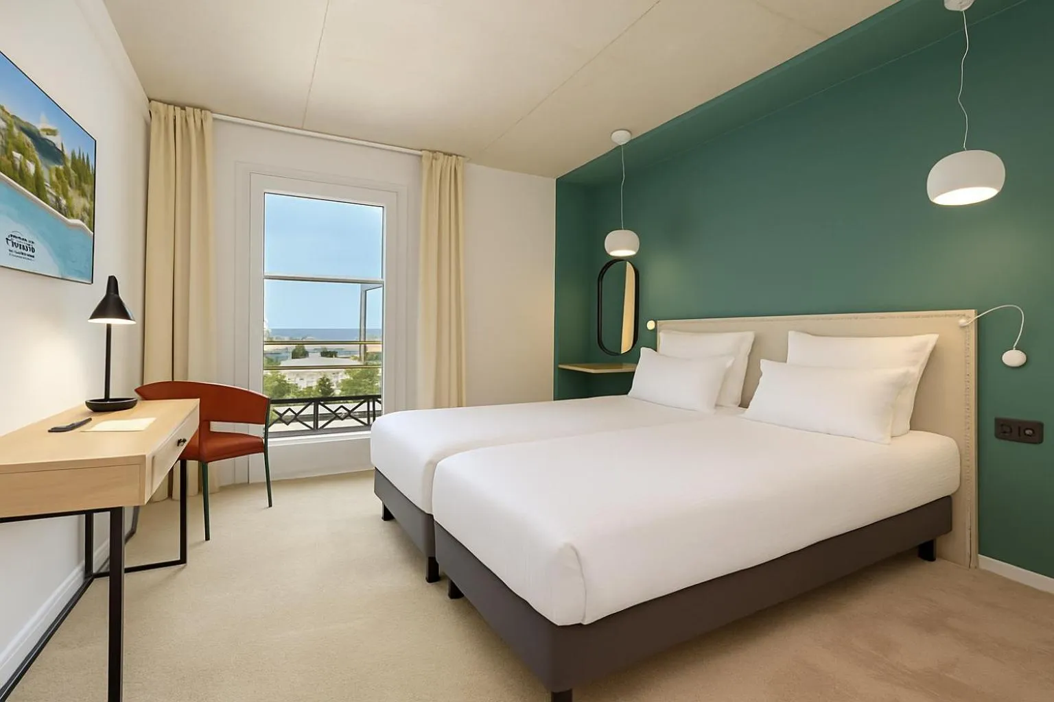 Bed in Golden Tulip Hotel & Rooftop Martigues Provence