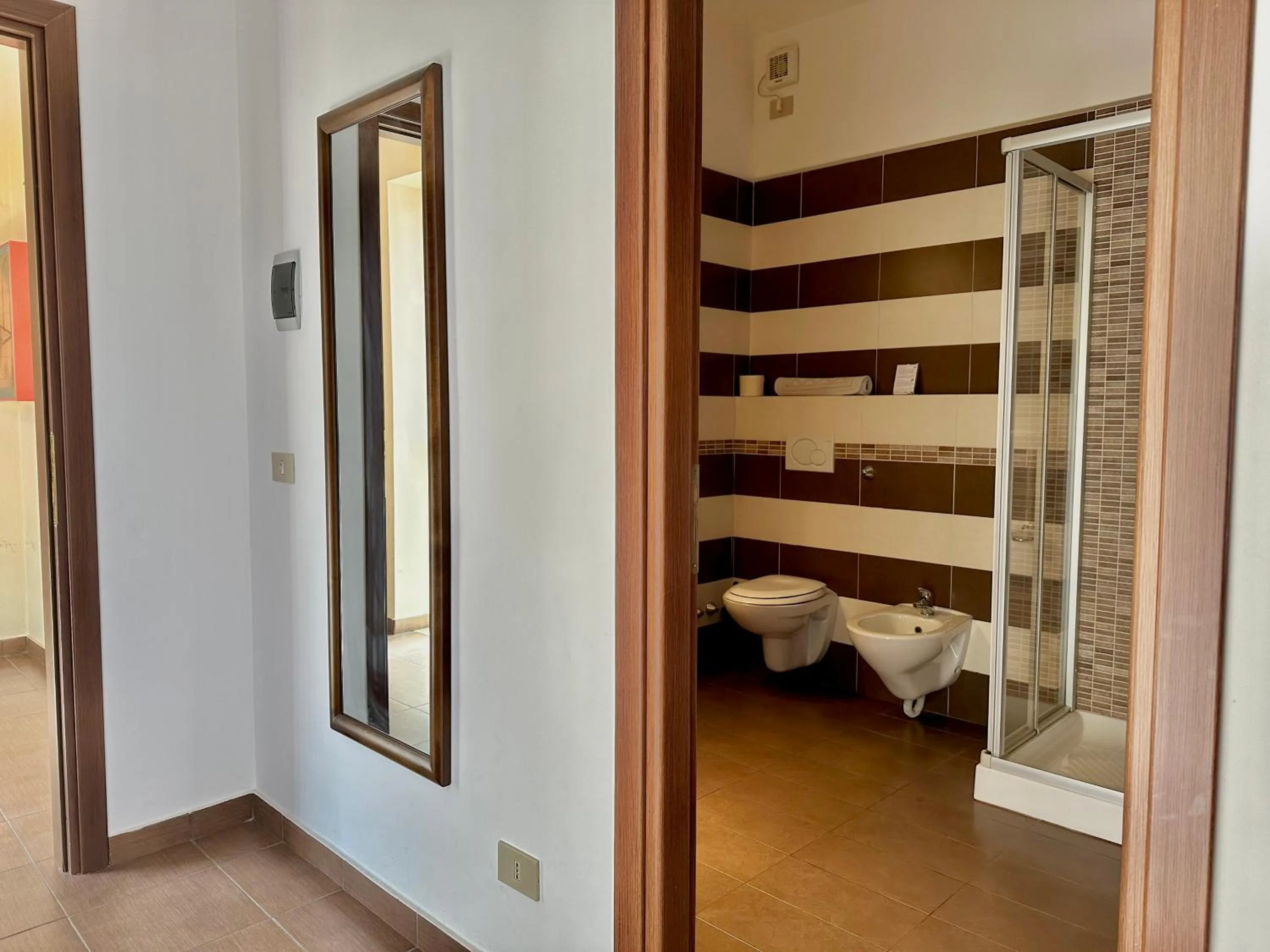 Shower, Bed in Hotel Soleado