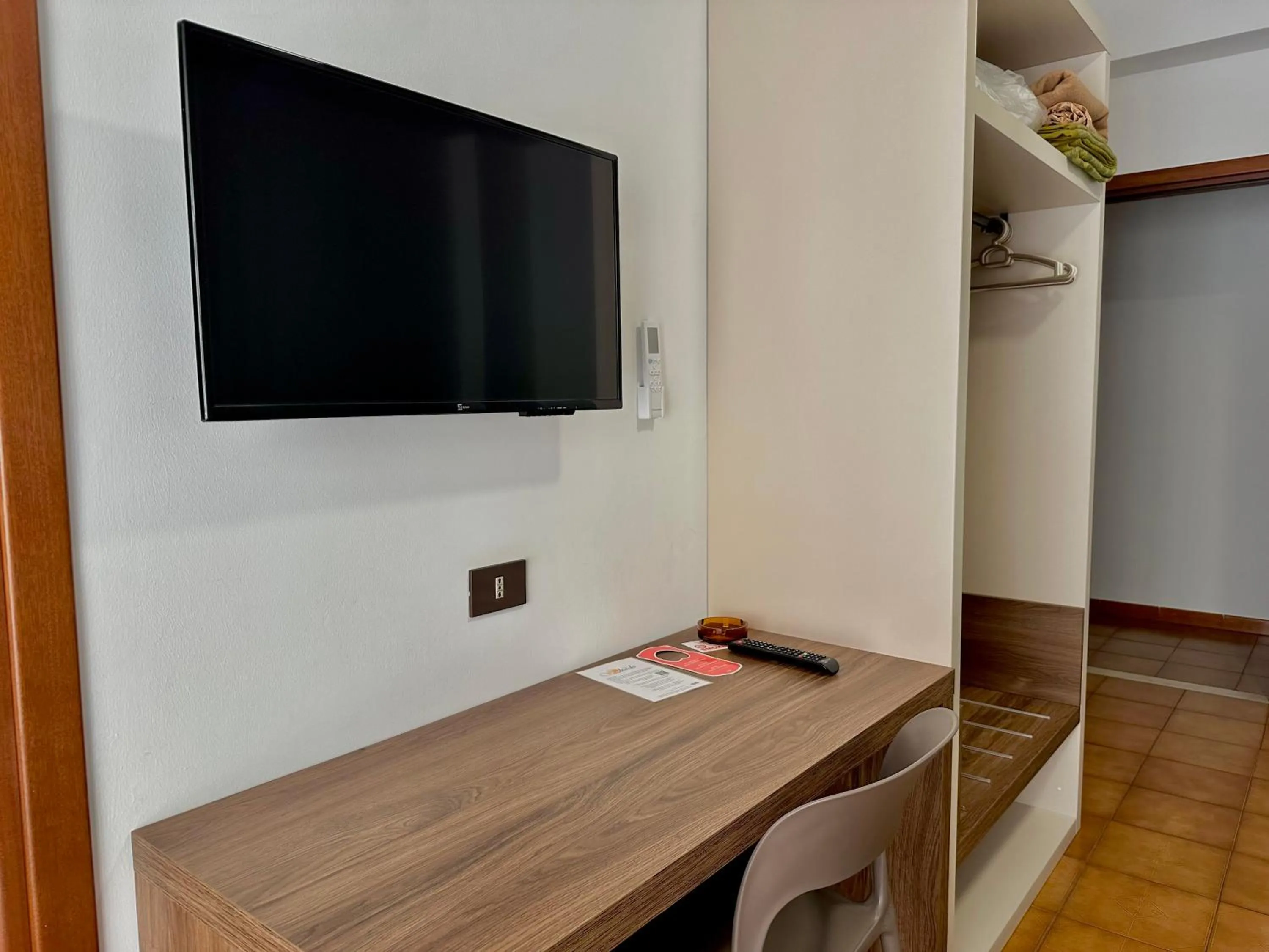 TV and multimedia in Hotel Soleado