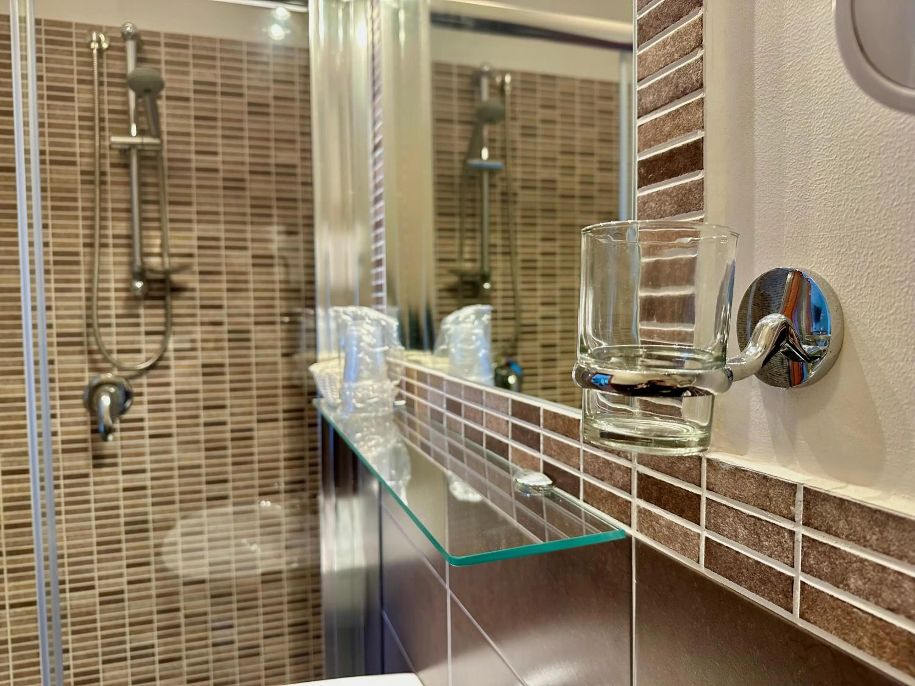 Shower in Hotel Soleado