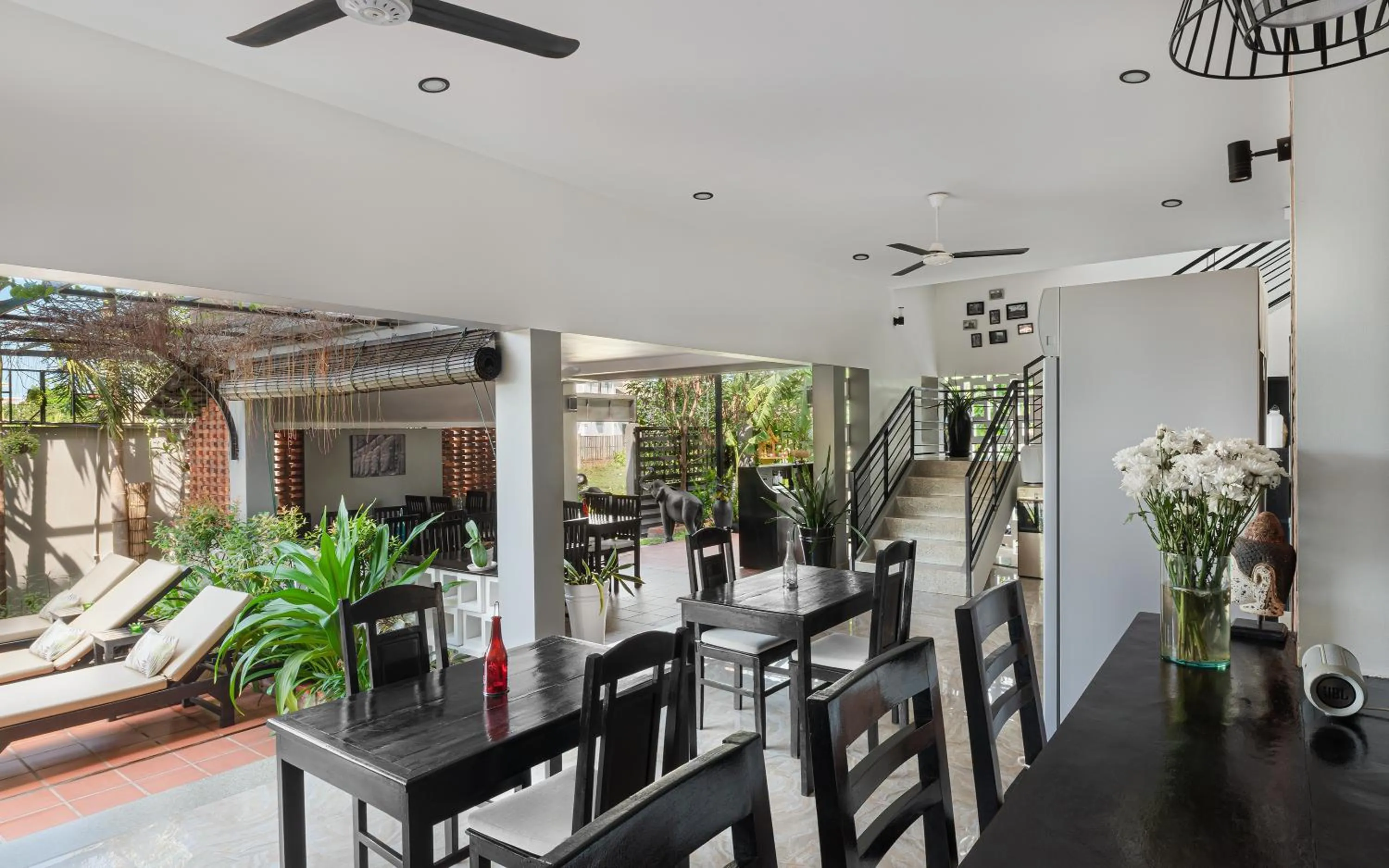 Restaurant/places to eat in Villa Agati