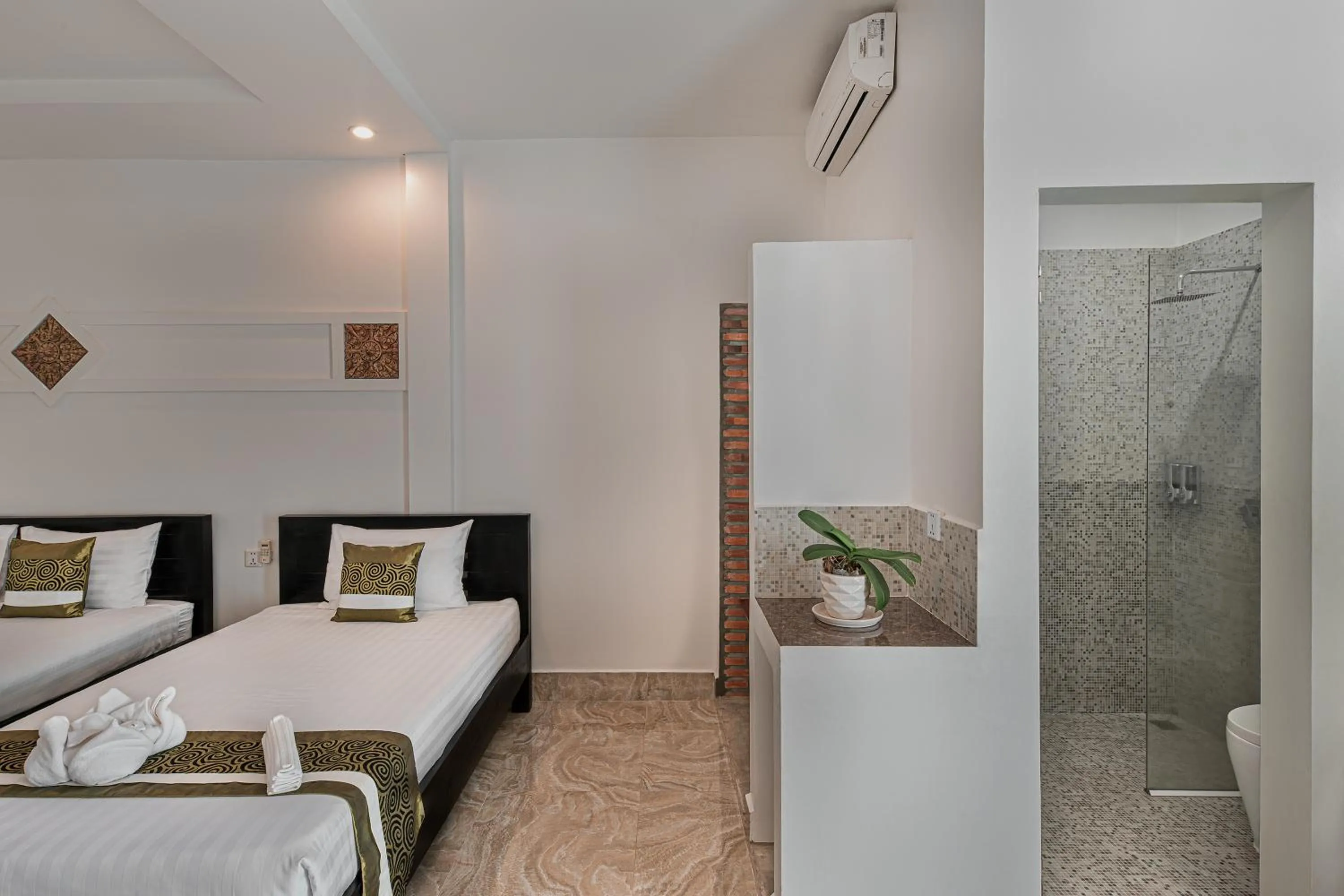 Shower, Bed in Villa Agati