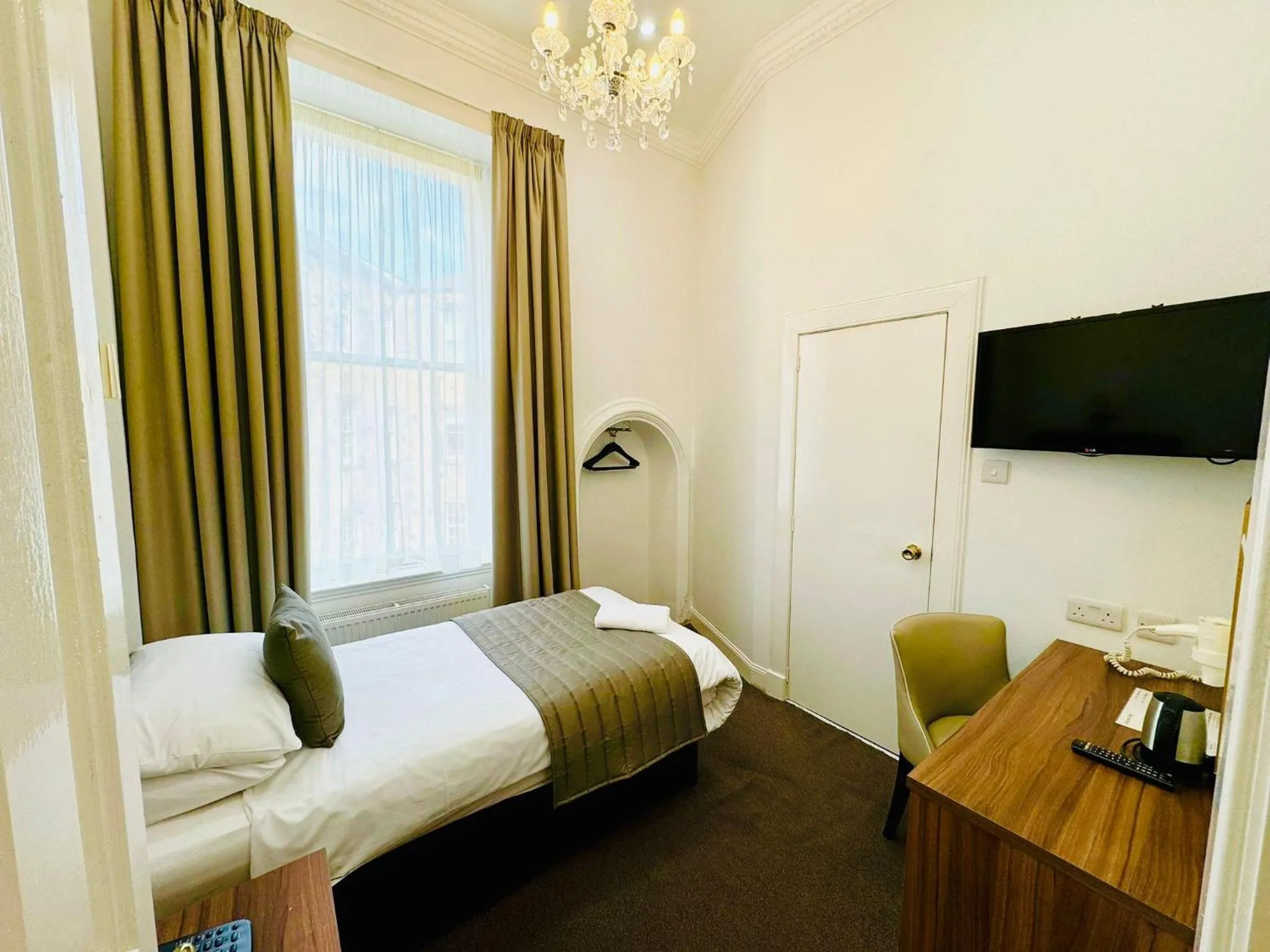 TV and multimedia, Bed in Sandyford Lodge