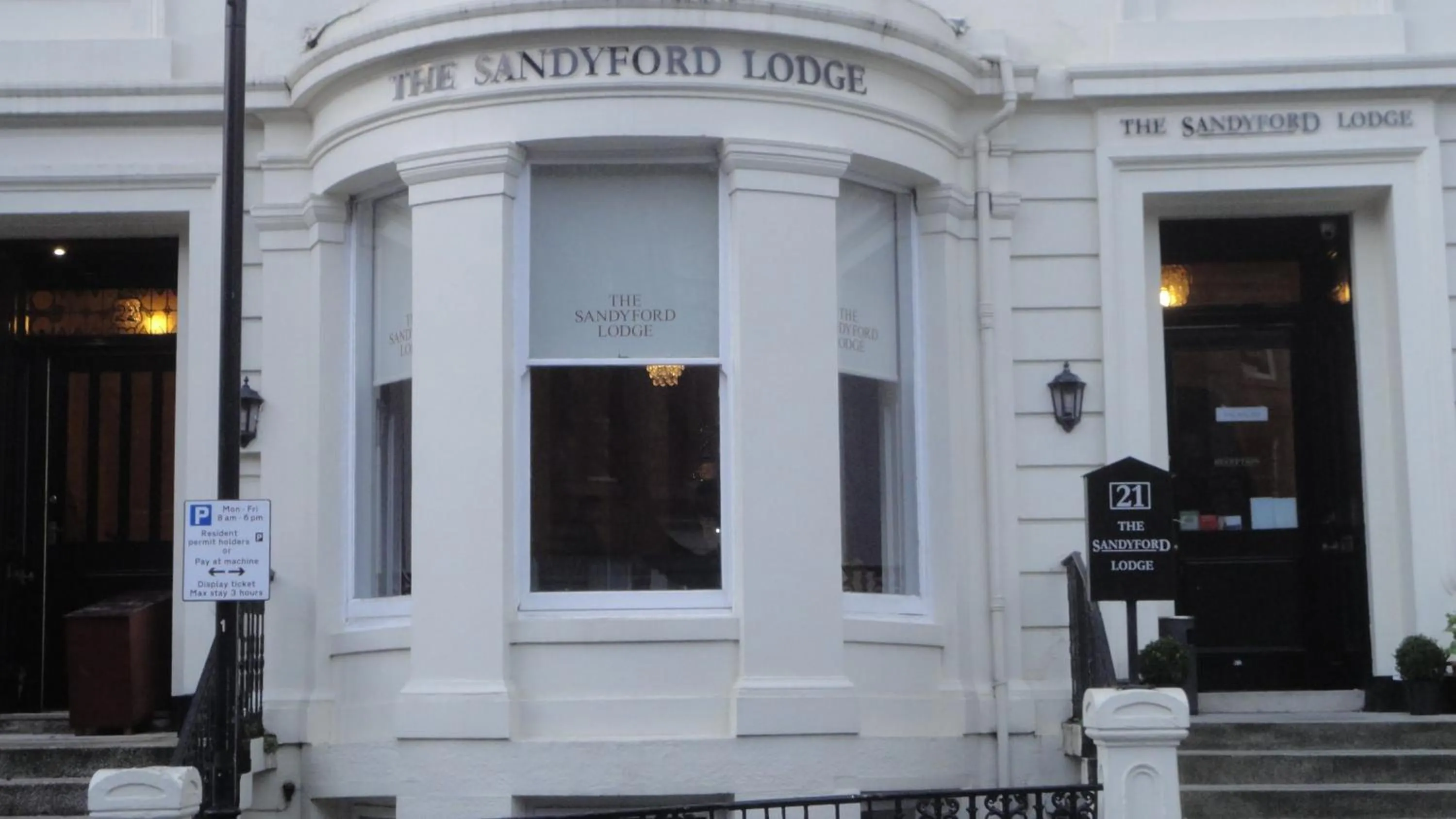Facade/entrance in Sandyford Lodge