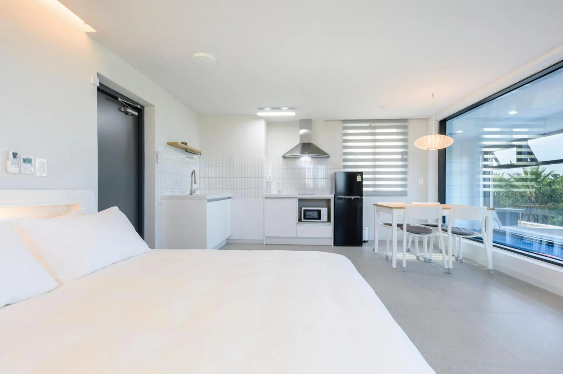 Swimming pool, Bed in Liverpool & Spa