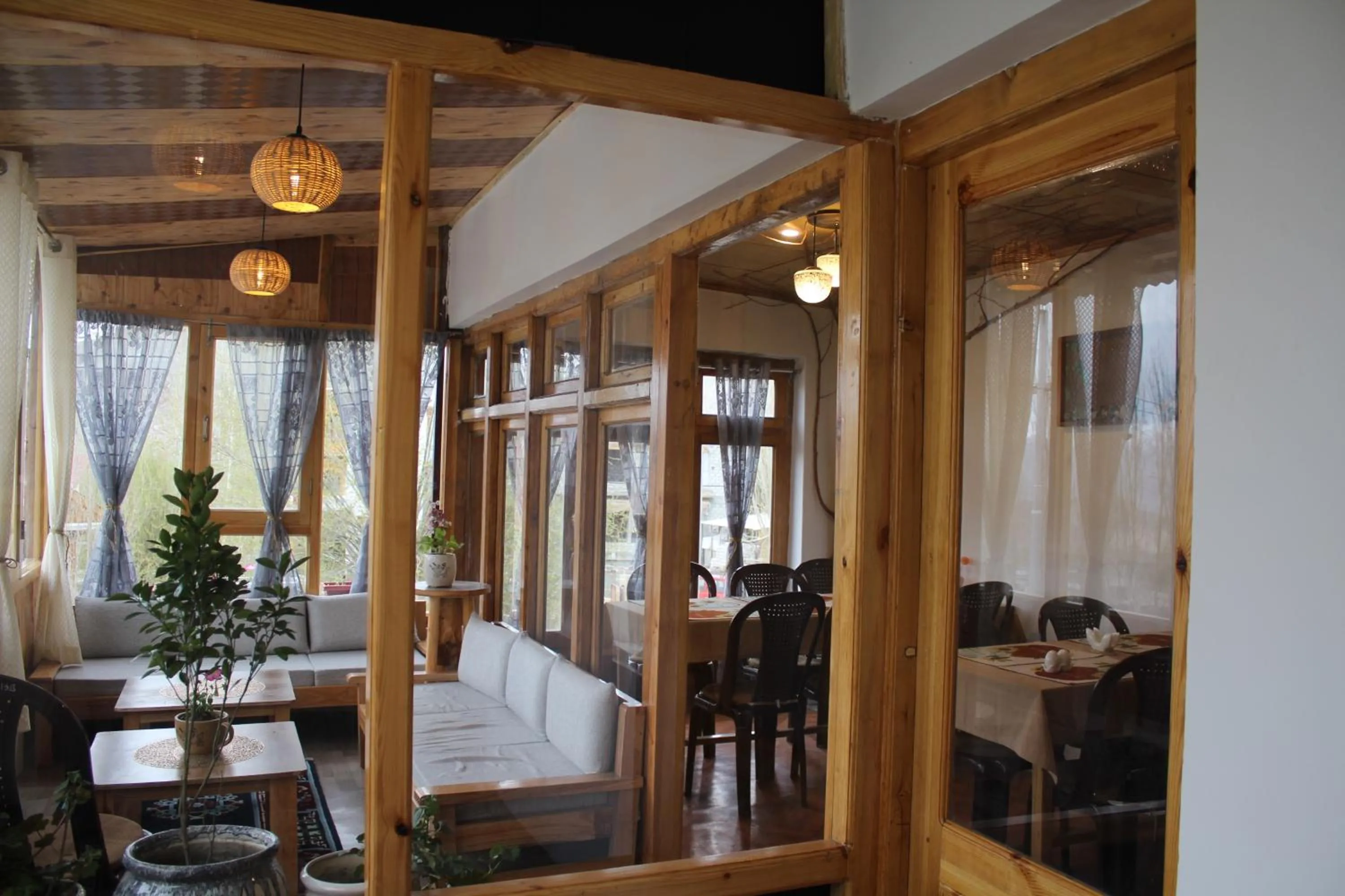 Restaurant/places to eat in Karma Lodge Leh