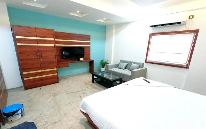 Seating area, Bed in Hotel United House