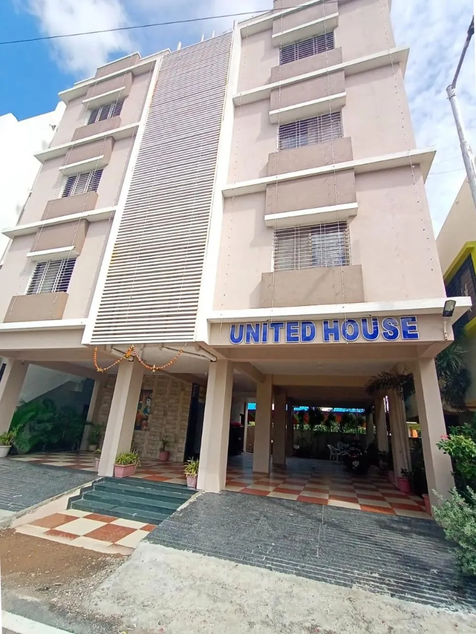 Property building in Hotel United House
