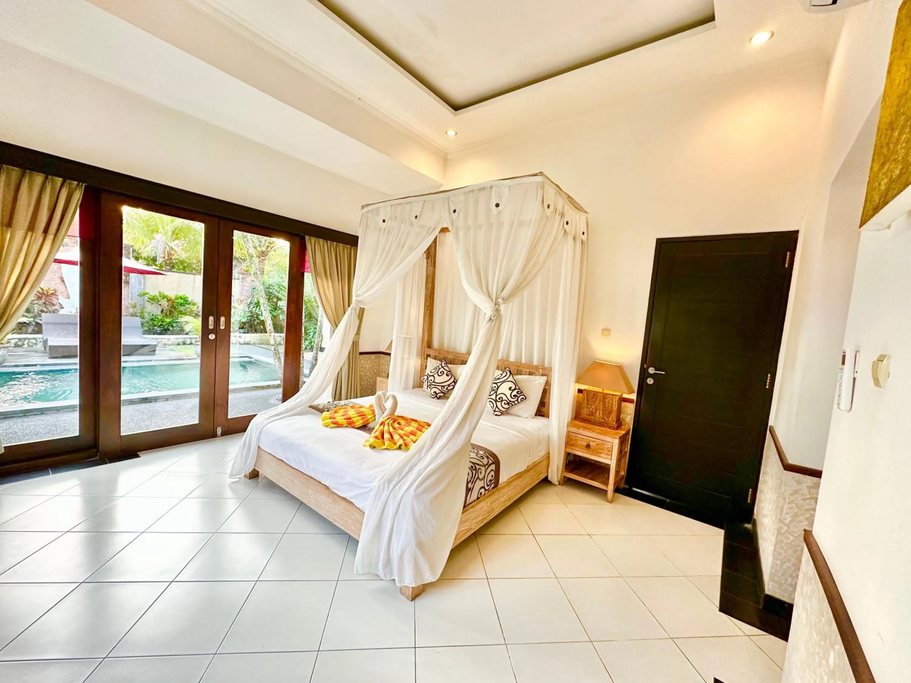 Property building, Bed in Dupa Ubud