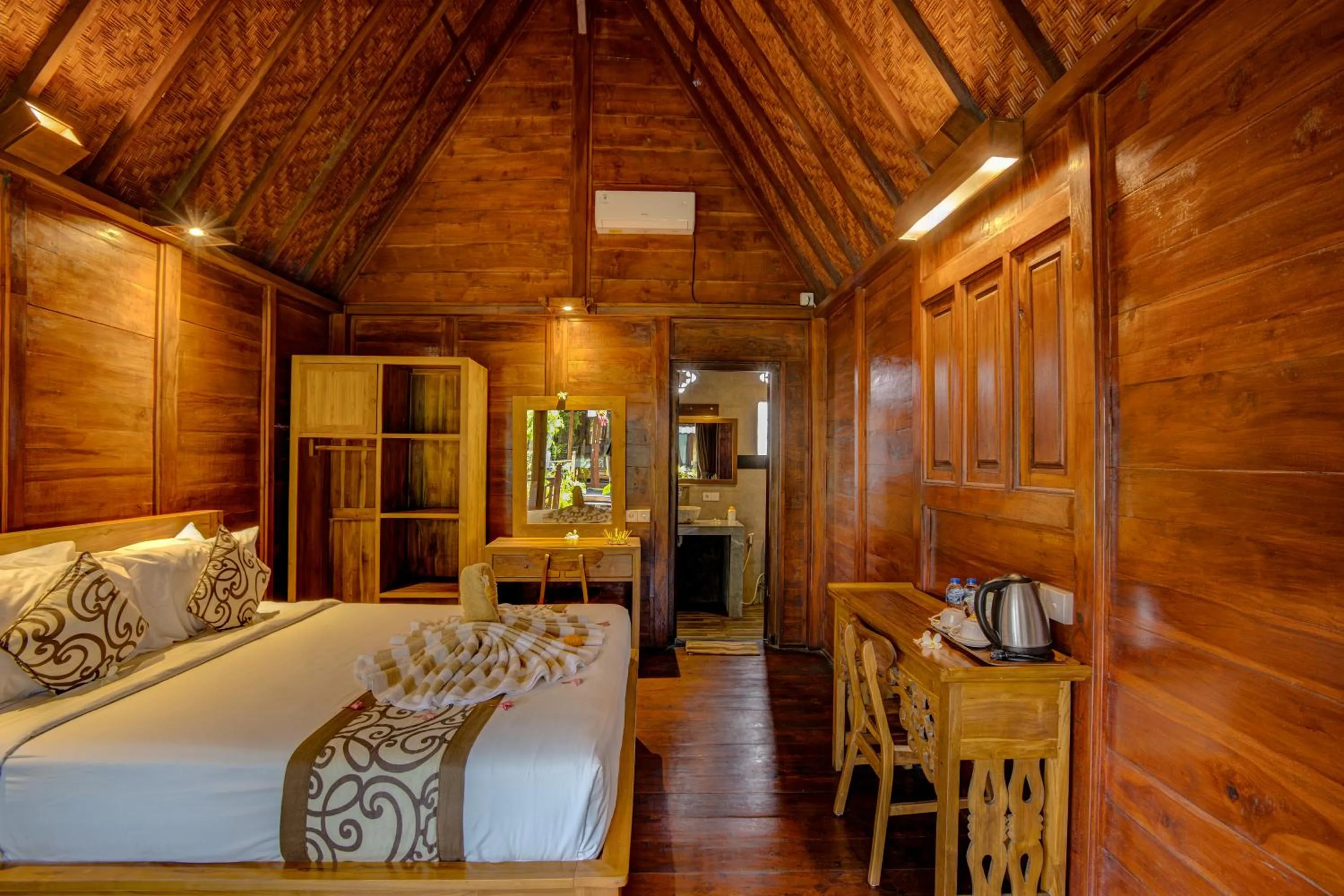 Photo of the whole room, Bed in Dupa Ubud