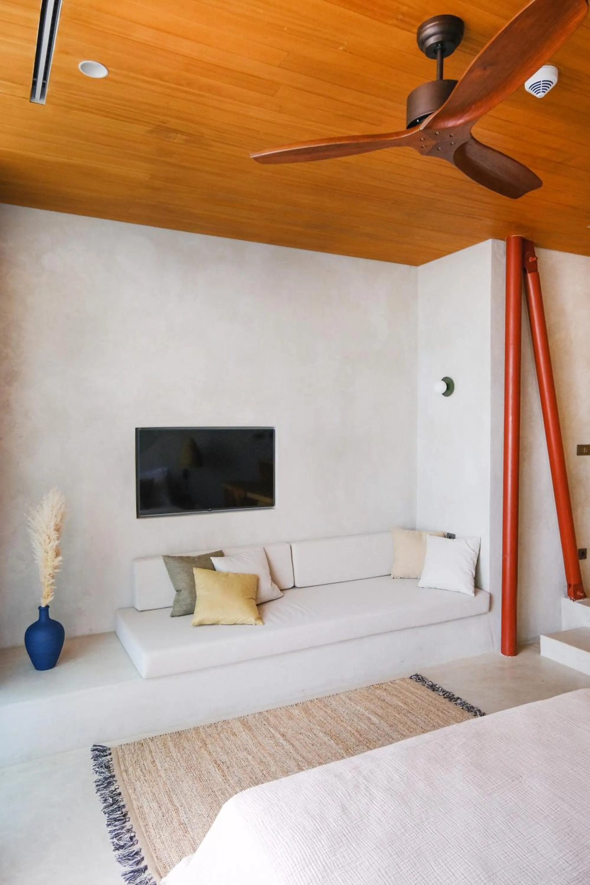 TV and multimedia in Birdcage 33 Hotel - Adult Only