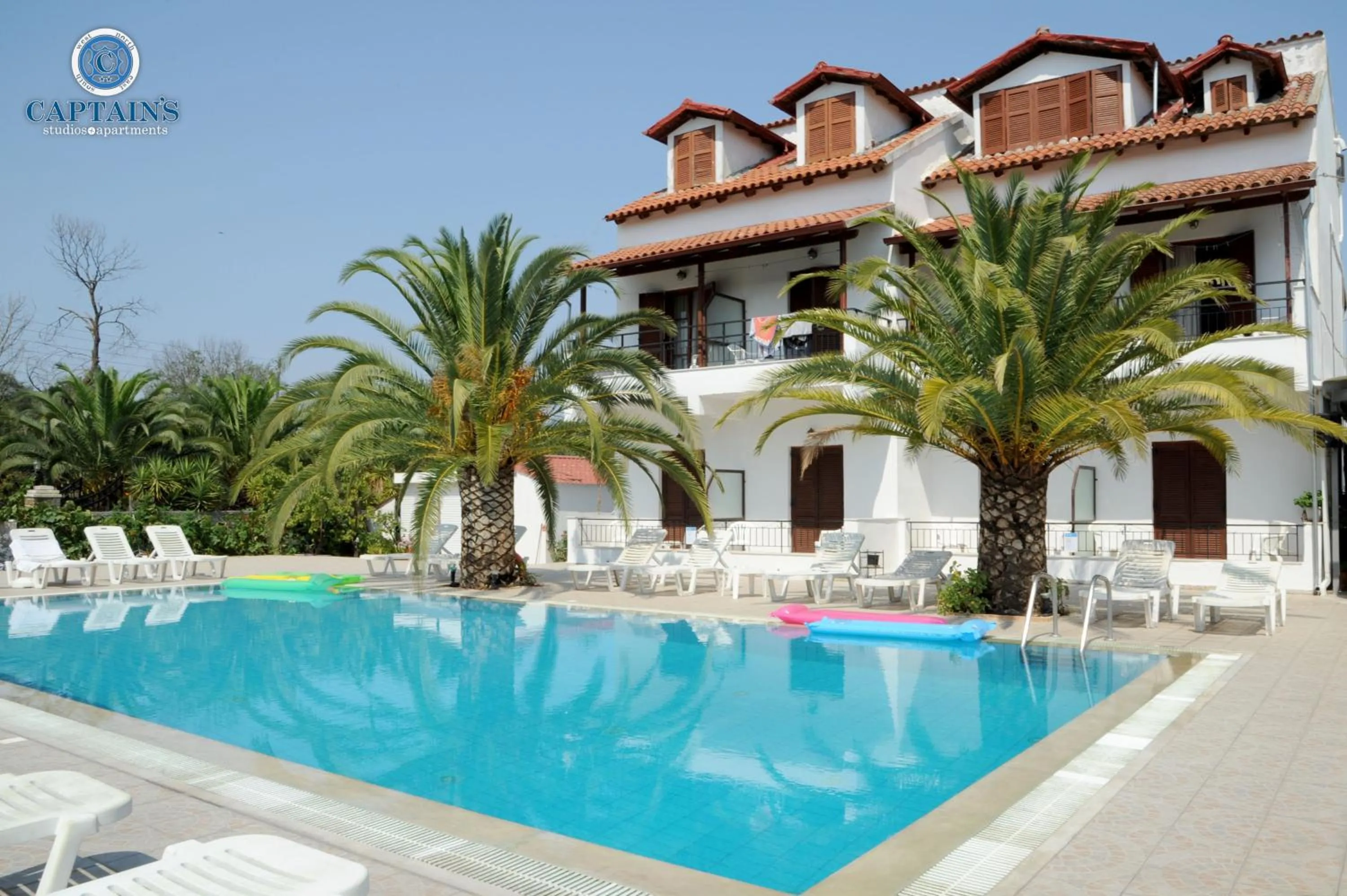 Facade/entrance in Captains Studios & Apartments