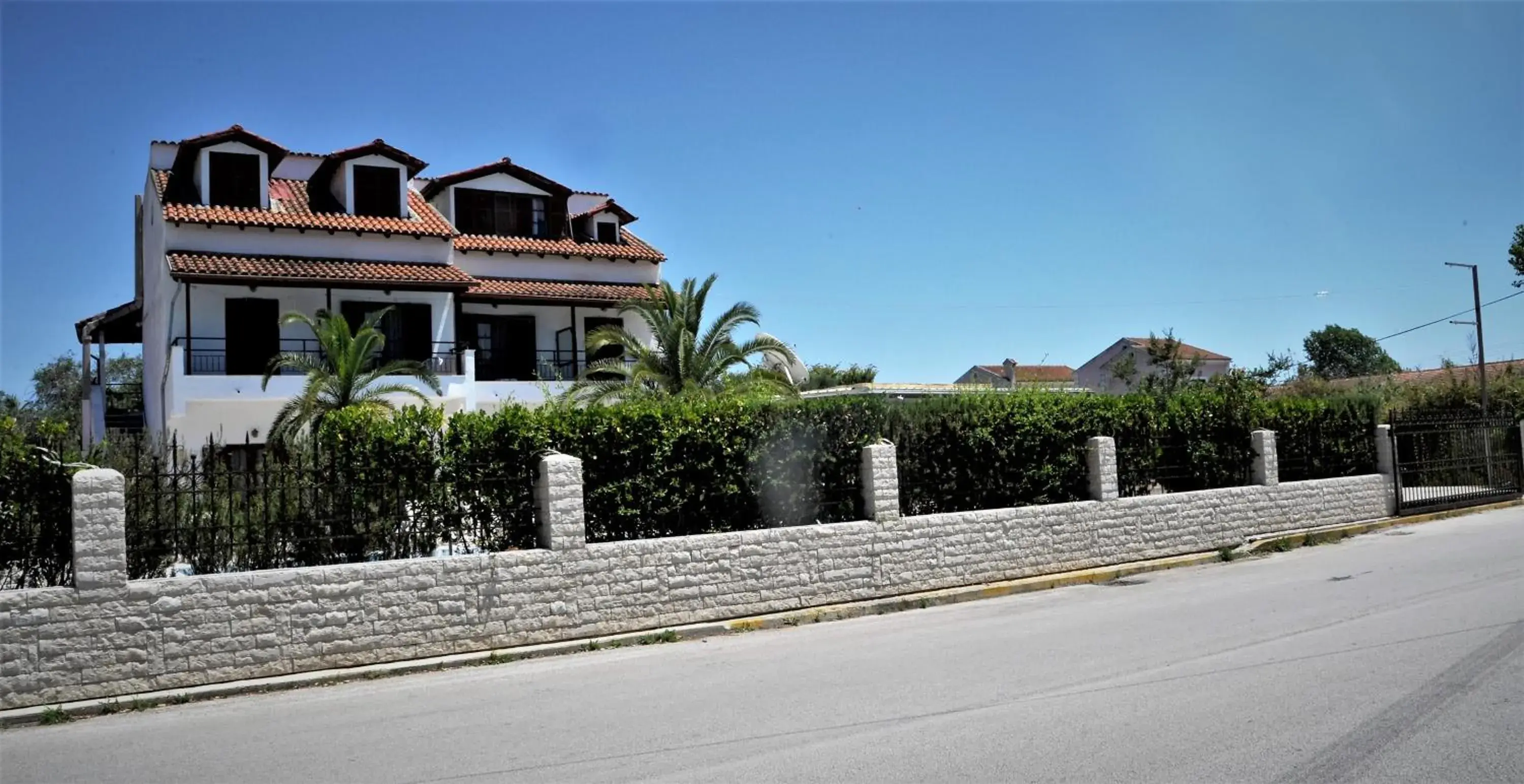 Facade/entrance in Captains Studios & Apartments Facade/entrance in Captains Studios & Apartments