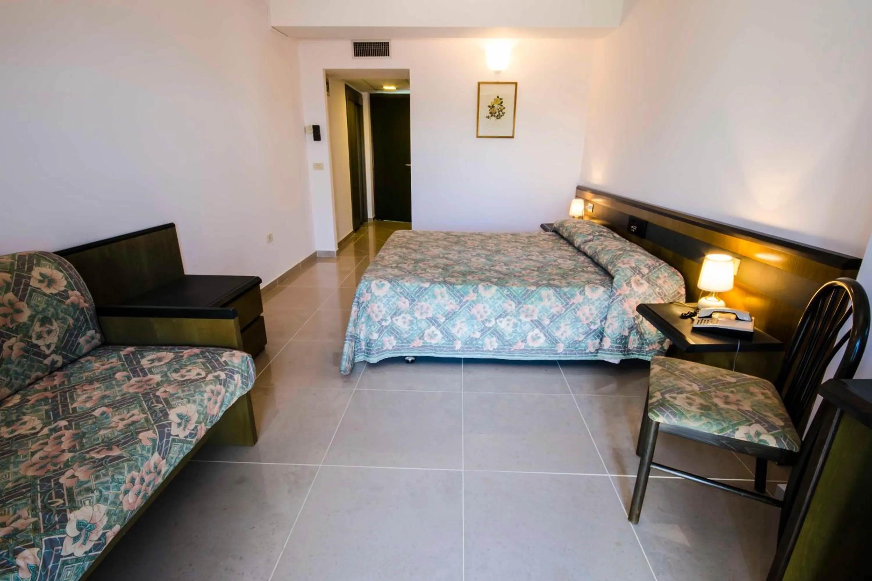 Photo of the whole room, Bed in Torre Del Sole