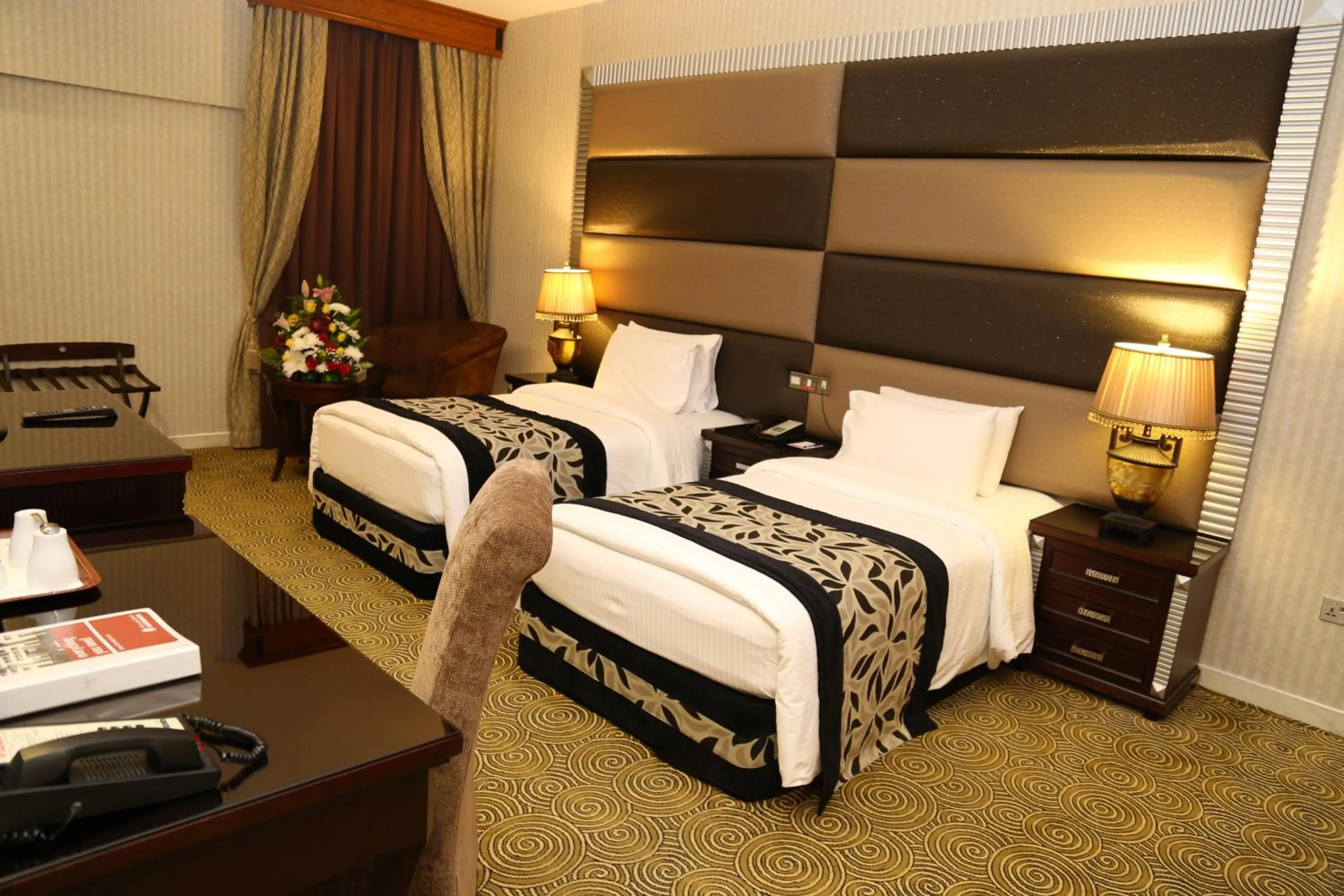 Photo of the whole room, Bed in Dubai Palm Hotel