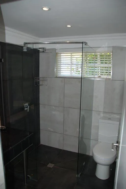 Bathroom in Knysna Inn