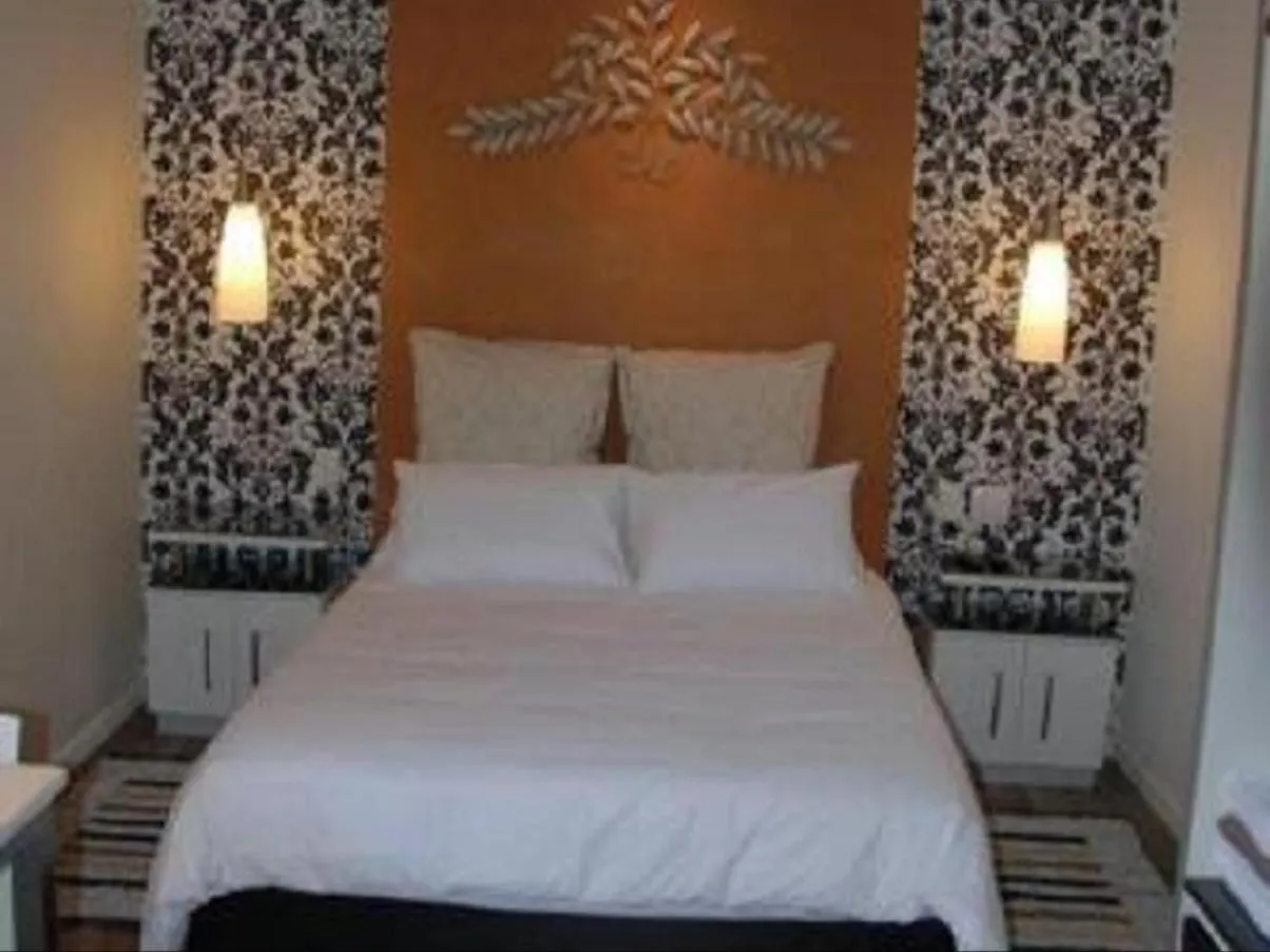 Bedroom, Bed in Knysna Inn