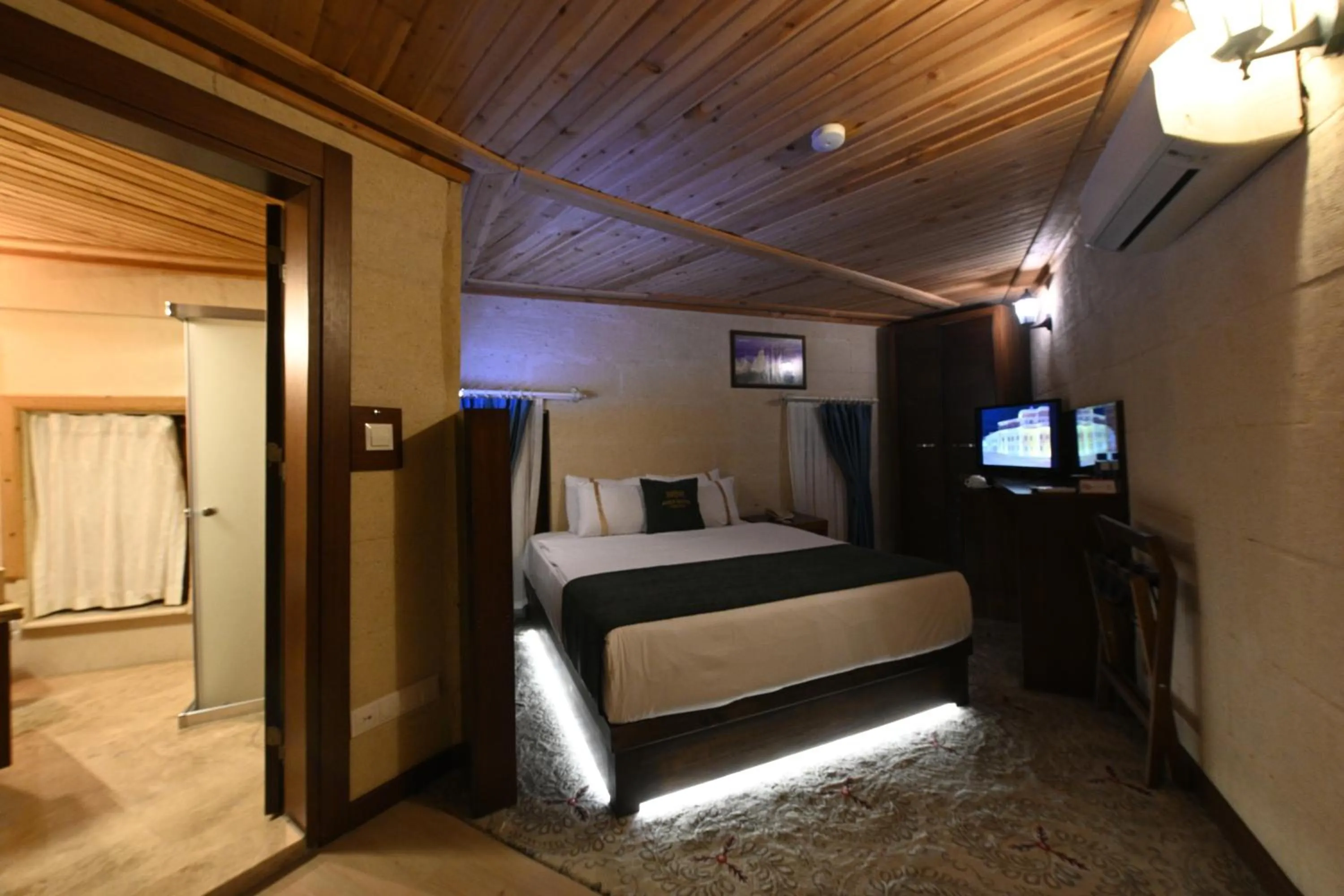 TV and multimedia, Bed in Aden Hotel Cappadocia