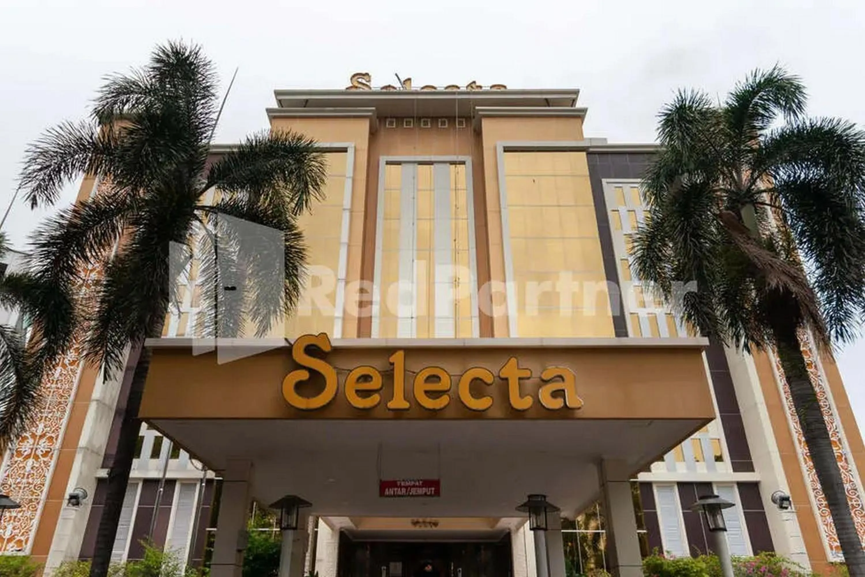 Property building in Selecta Hotel Medan Petisah R Signature Mitra RedDoorz