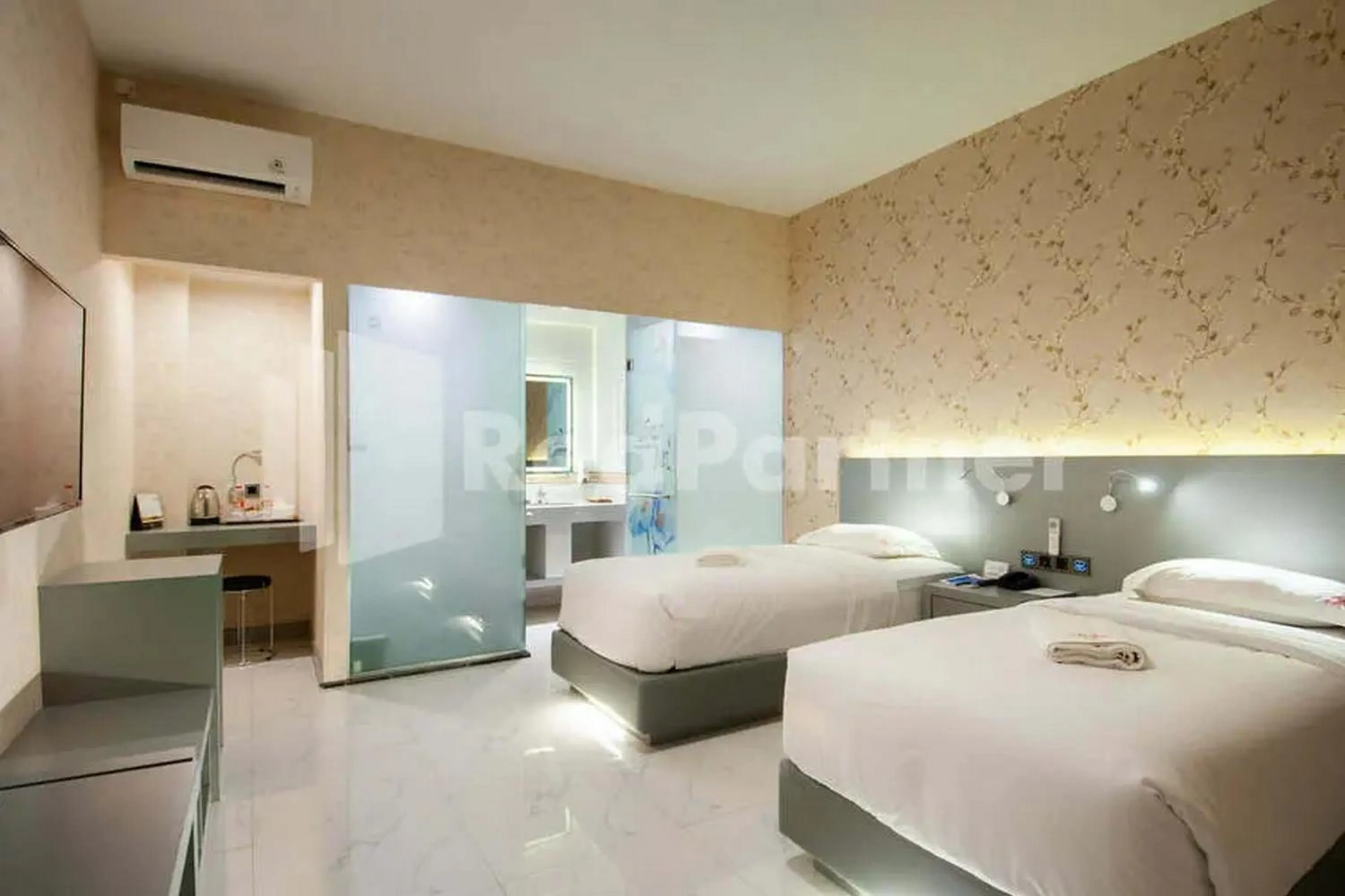 Bedroom, Bed in Selecta Hotel Medan Petisah R Signature Mitra RedDoorz
