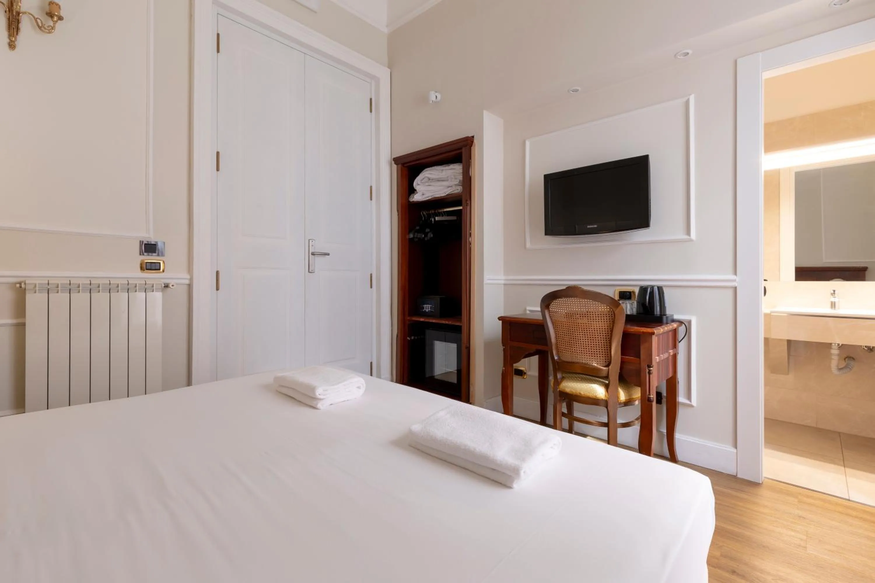 Bed in Napolit'amo Hotel Principe