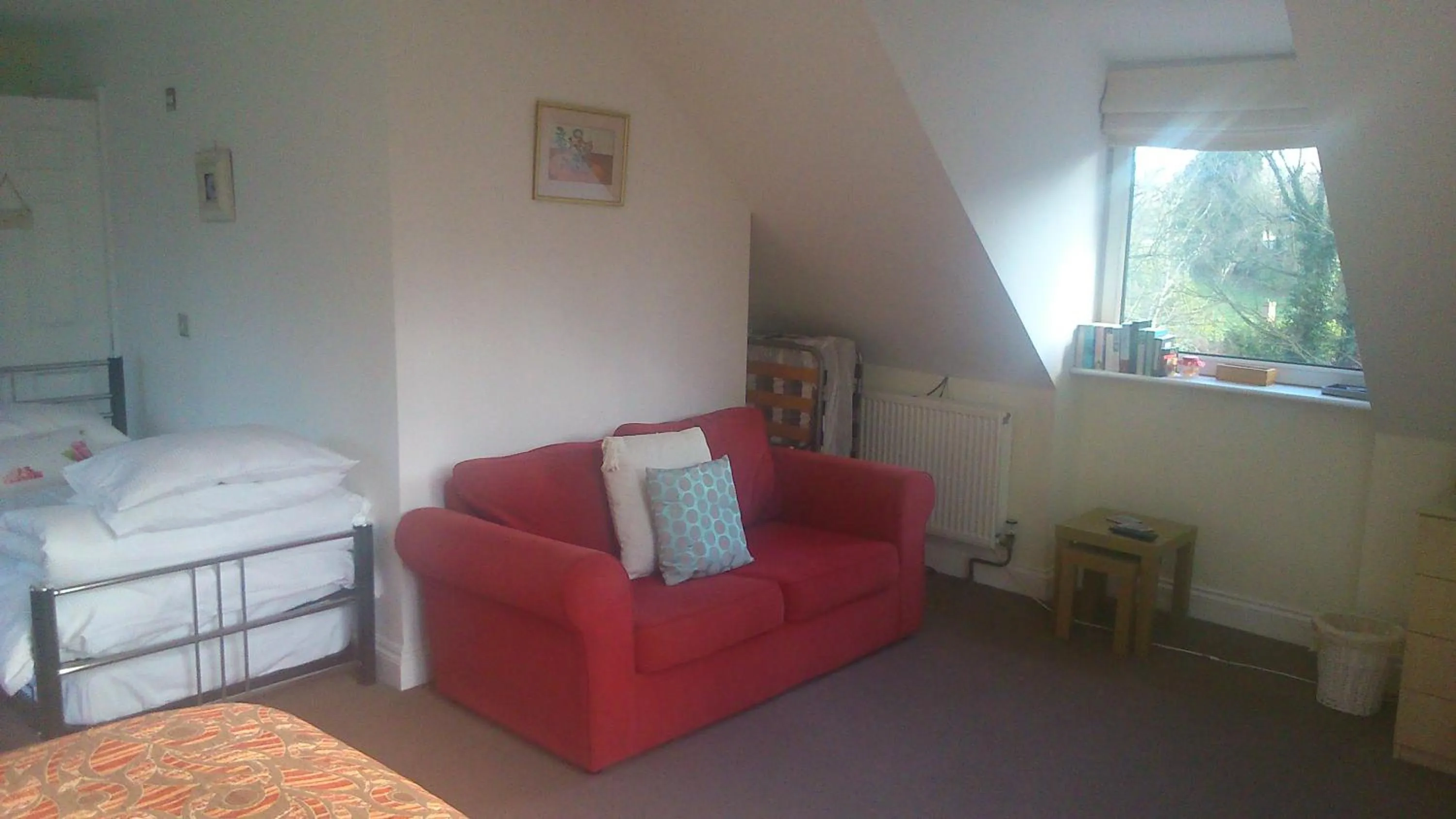 Photo of the whole room, Bed in Thornybank