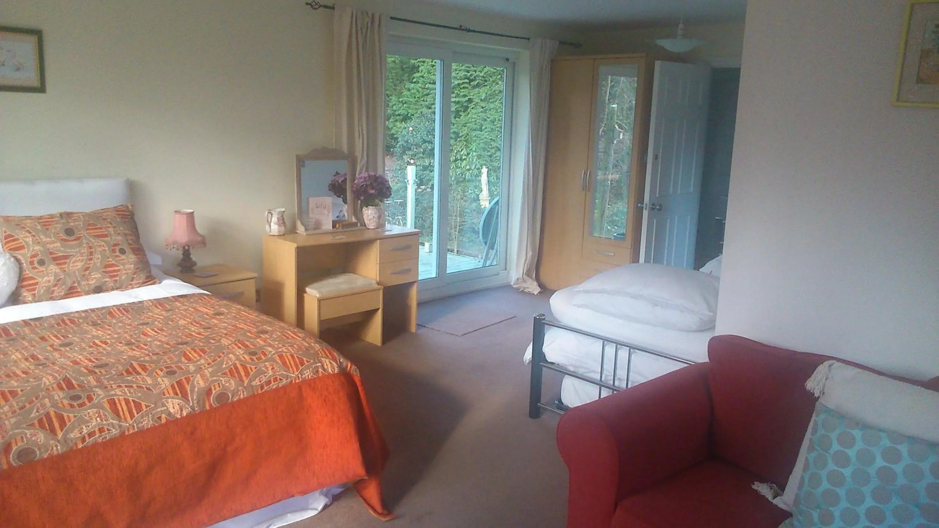 Photo of the whole room, Bed in Thornybank