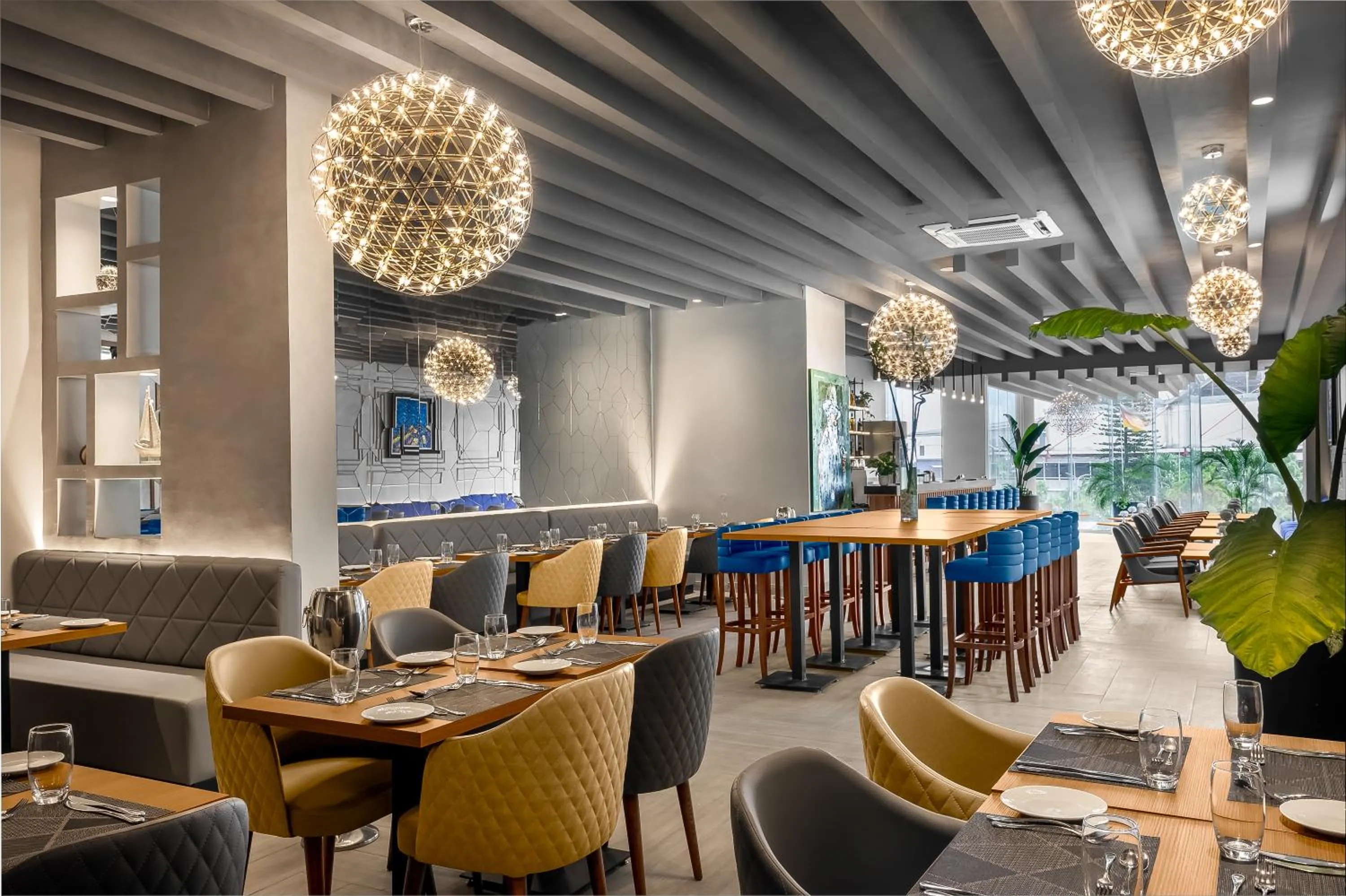 Restaurant/places to eat in The Art Hotel